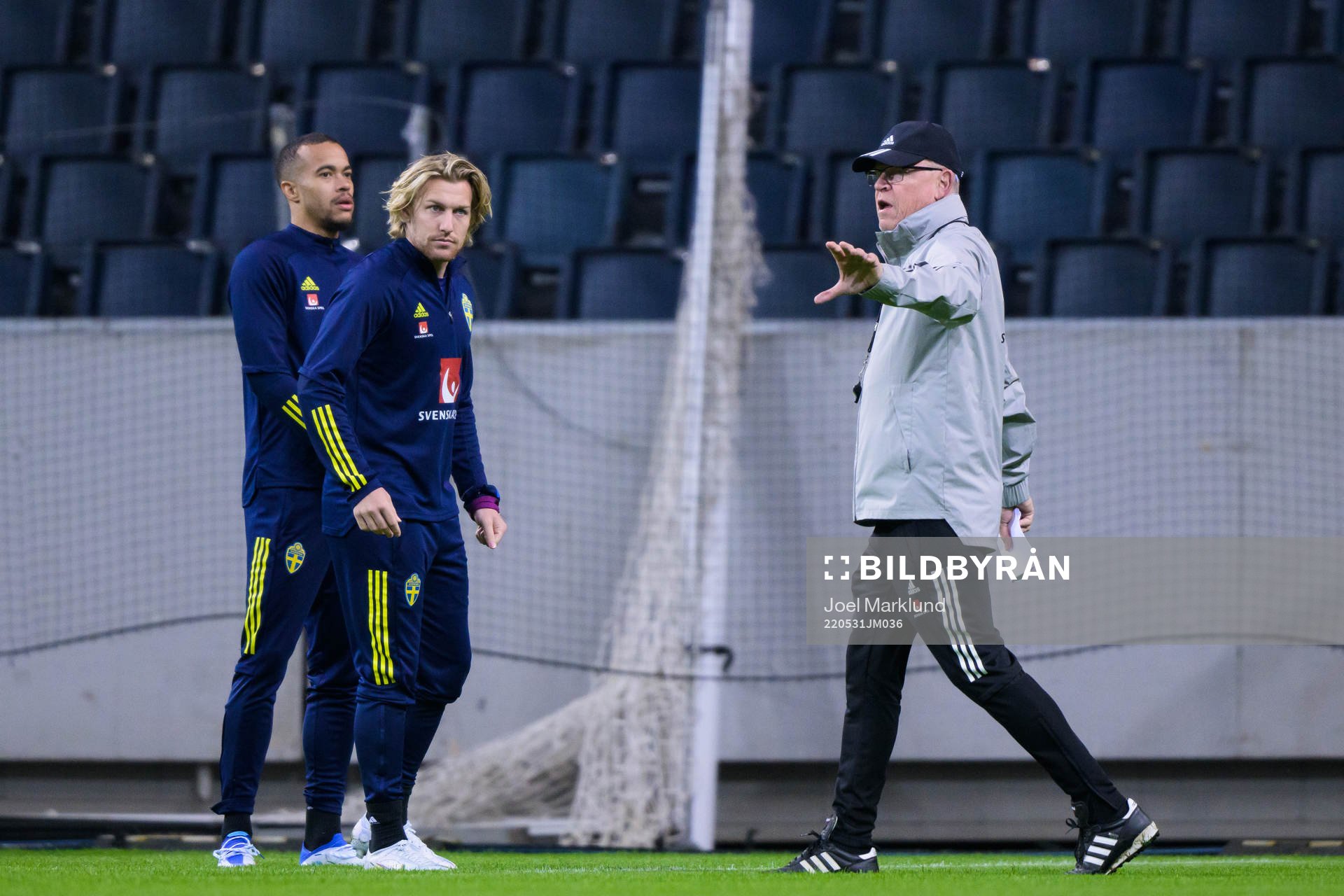 Robin Quaison, Emil Forsberg and head coach Janne Andersson