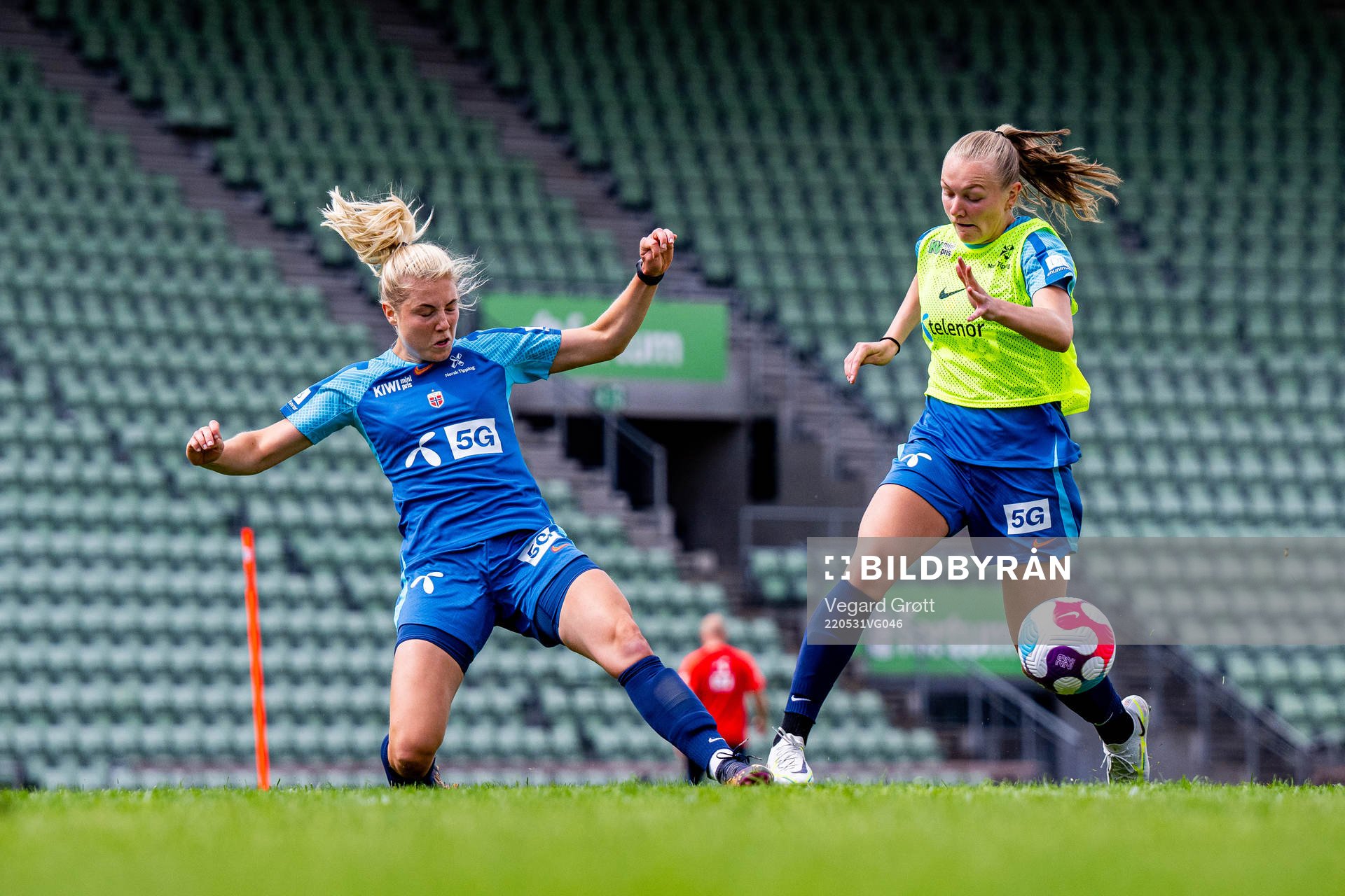 Sophie Roman Haug and Frida Maanum of the Norwegian women's