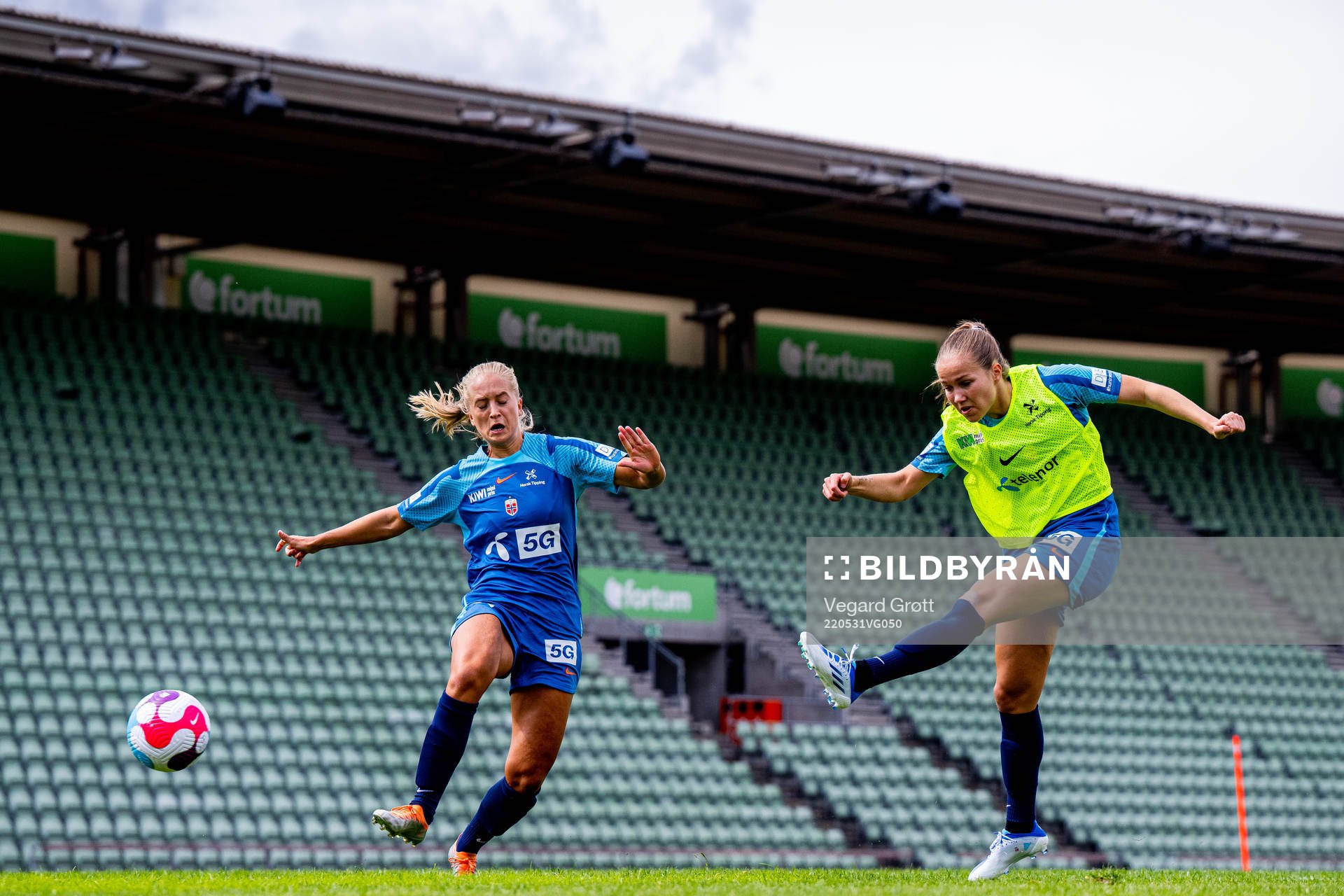 Amalie Eikeland and Guro Reiten of the Norwegian women's