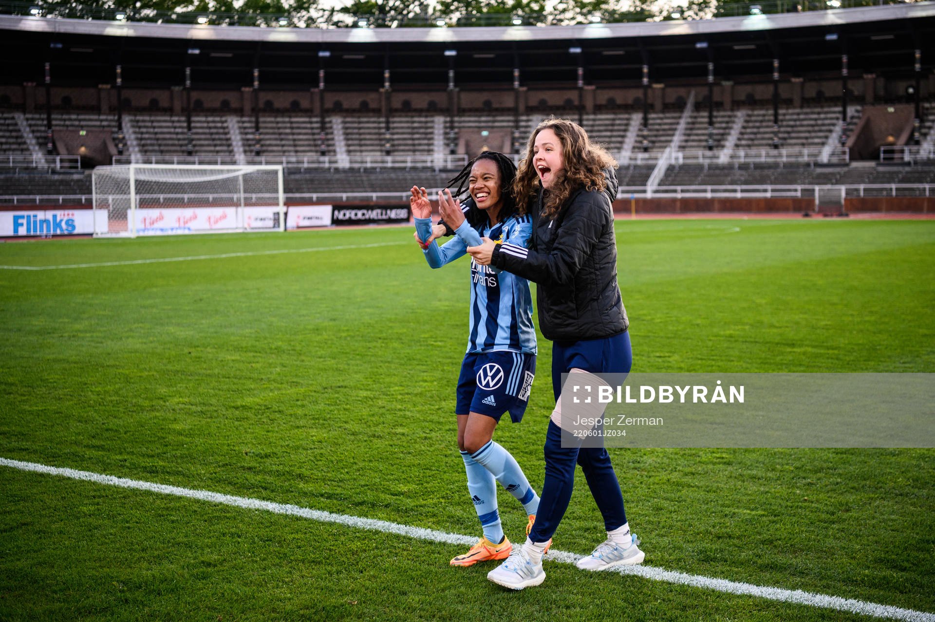 Djurgårdens Linda Maserame Motlhalo och Julia Walentowicz