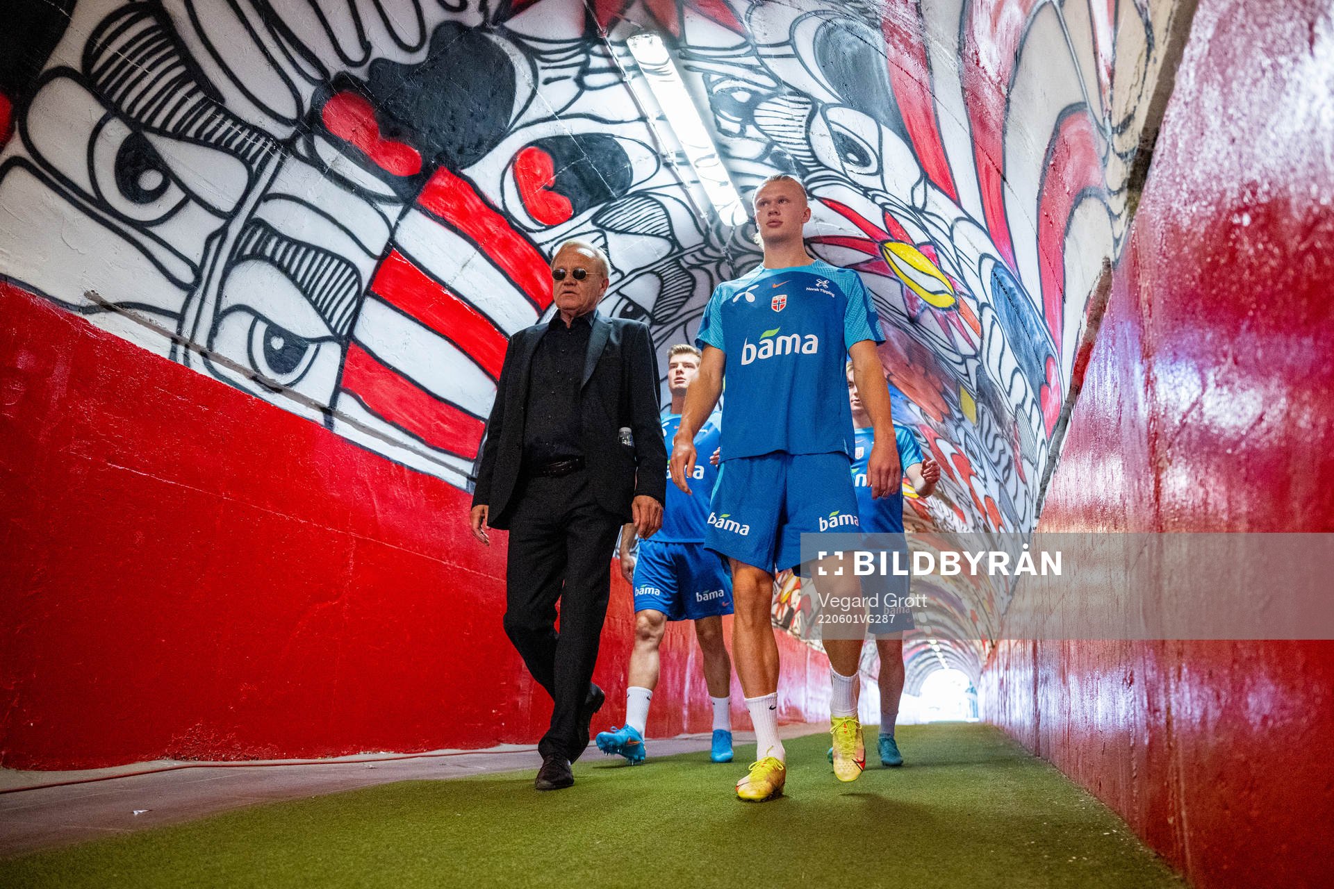 Geir Ellefsen, head of security, and Erling Braut Haaland of the Norwegian national football team ahead of a training session on June 1, 2022 in Belgrade.