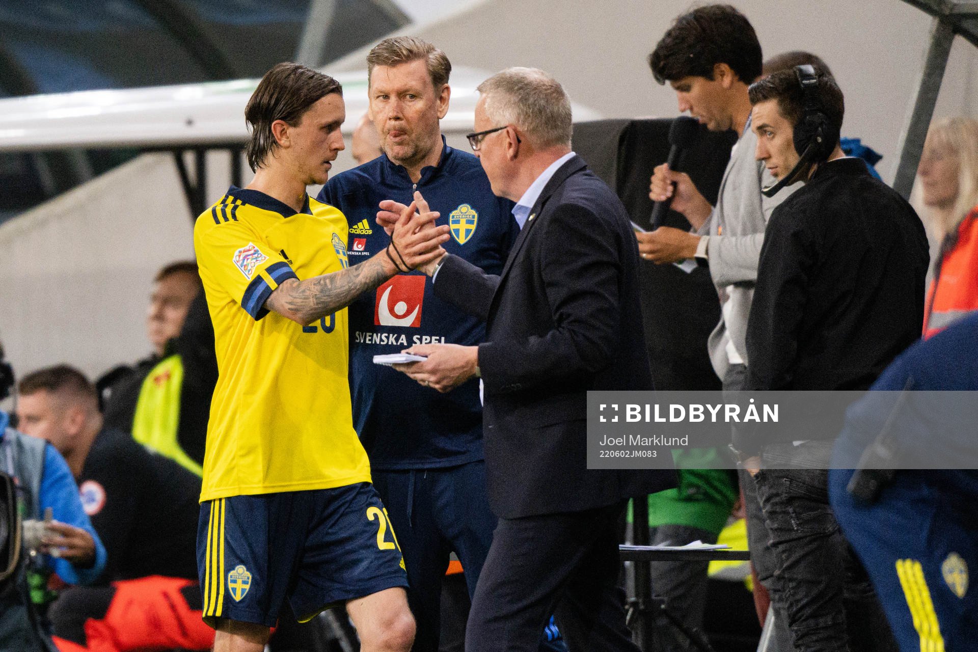 Kristoffer Olsson and head coach Janne Andersson of Sweden