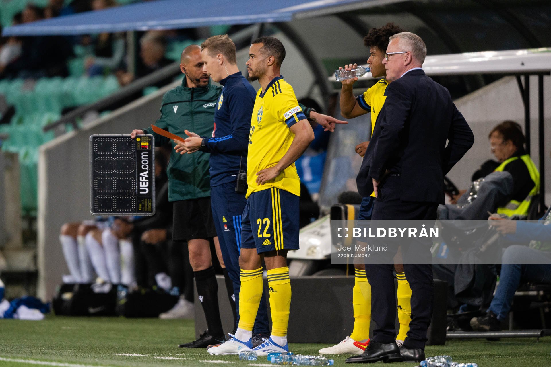 Robin Quaison , Jens Cajuste and head coach Janne Andersson