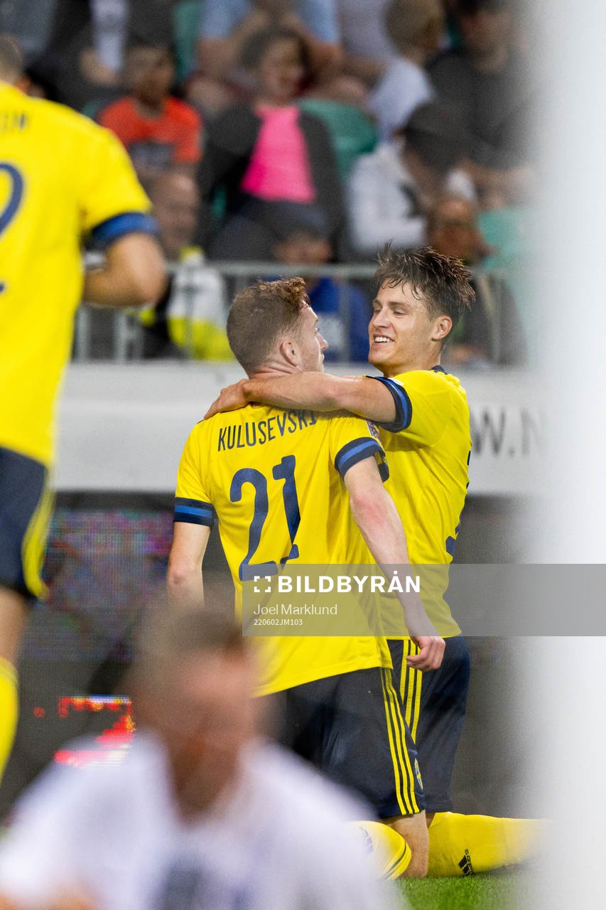 Dejan Kulusevski and Mattias Svanberg of Sweden celebrates