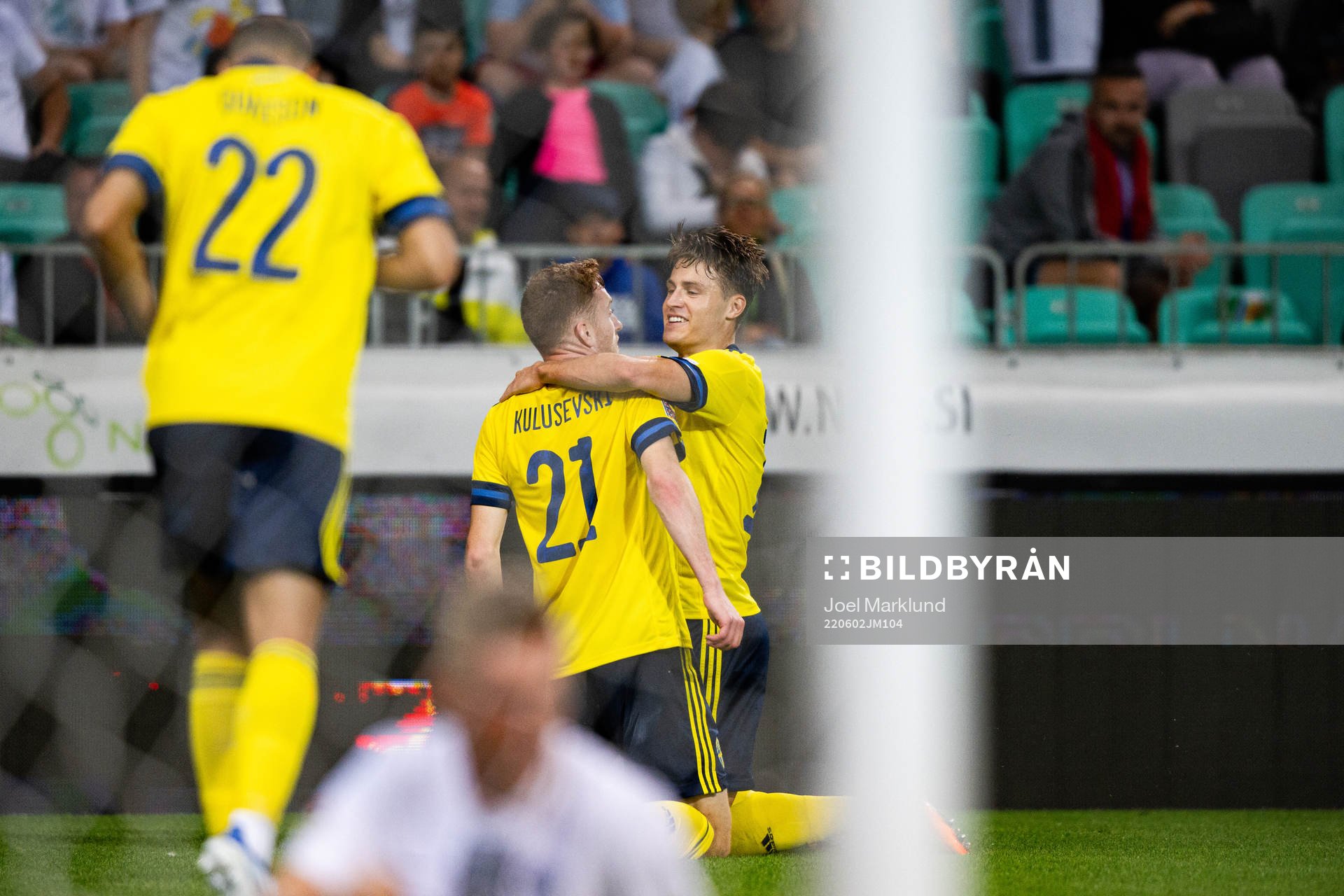 Dejan Kulusevski and Mattias Svanberg of Sweden celebrates