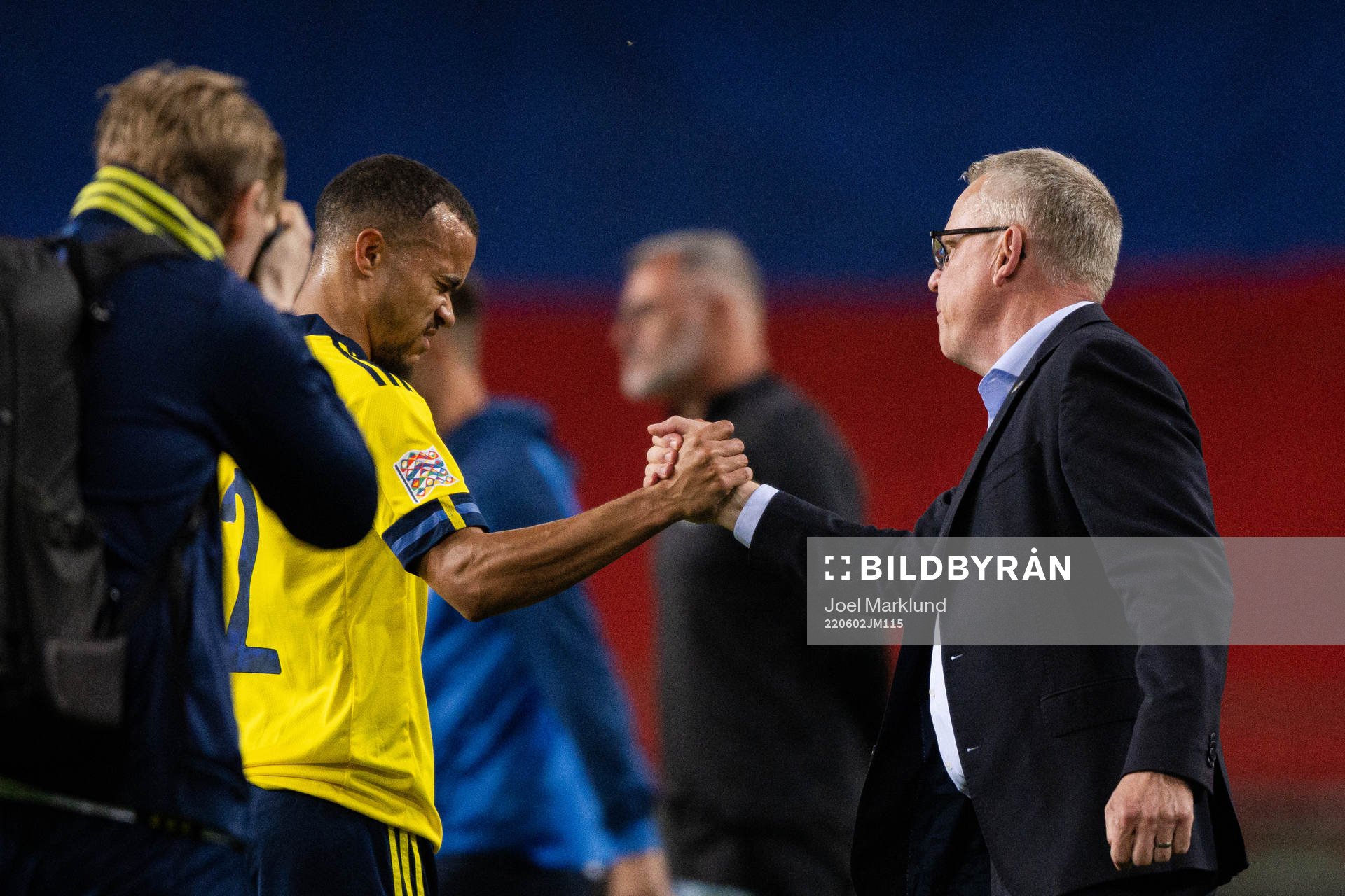 Robin Quaison and head coach Janne Andersson of Sweden