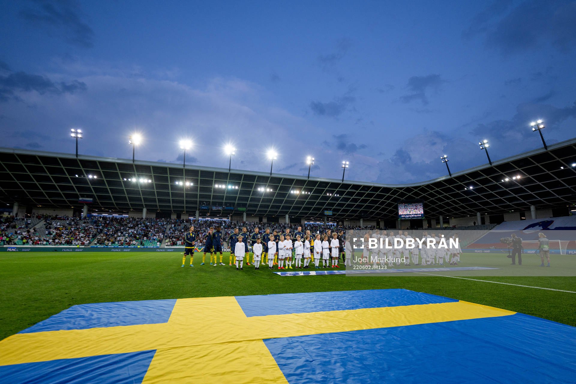 Players of Sweden and Slovenia