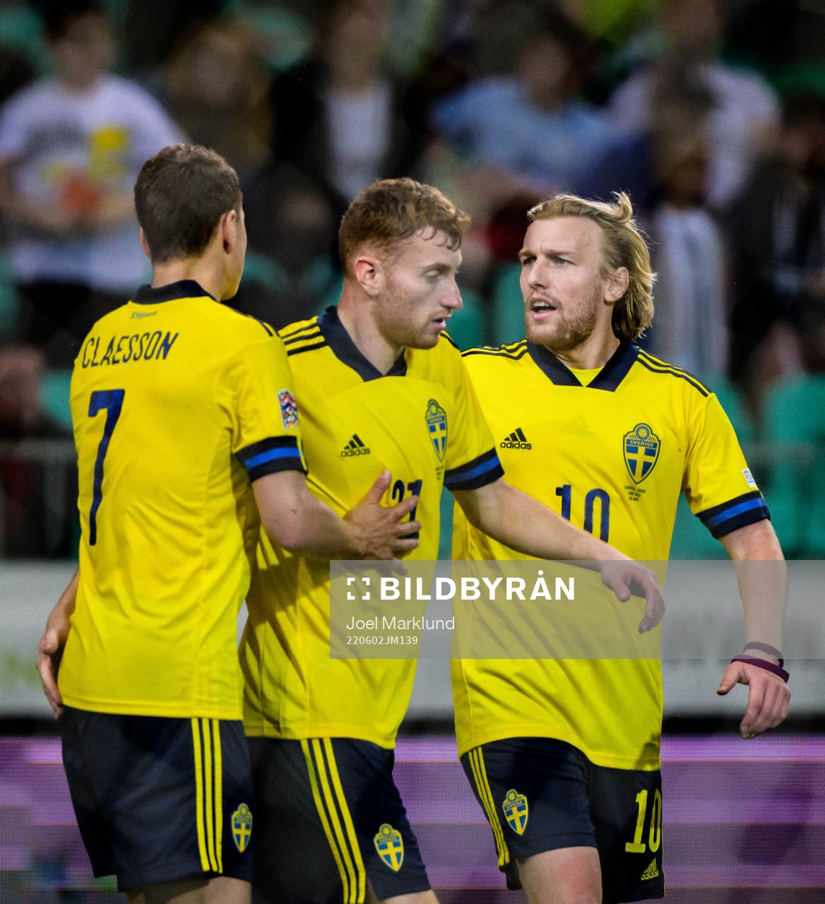 Viktor Claesson, Dejan Kulusevski and Emil Forsberg of Sweden celebrate after the Nations League football match between Slovenia and Sweden on June 2, 2022 in Ljubljana.