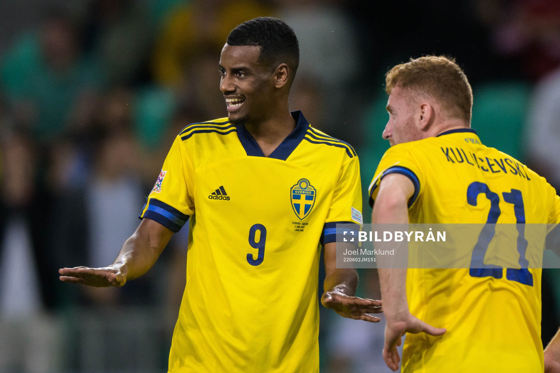 Alexander Isak and Dejan Kulusevski of Sweden