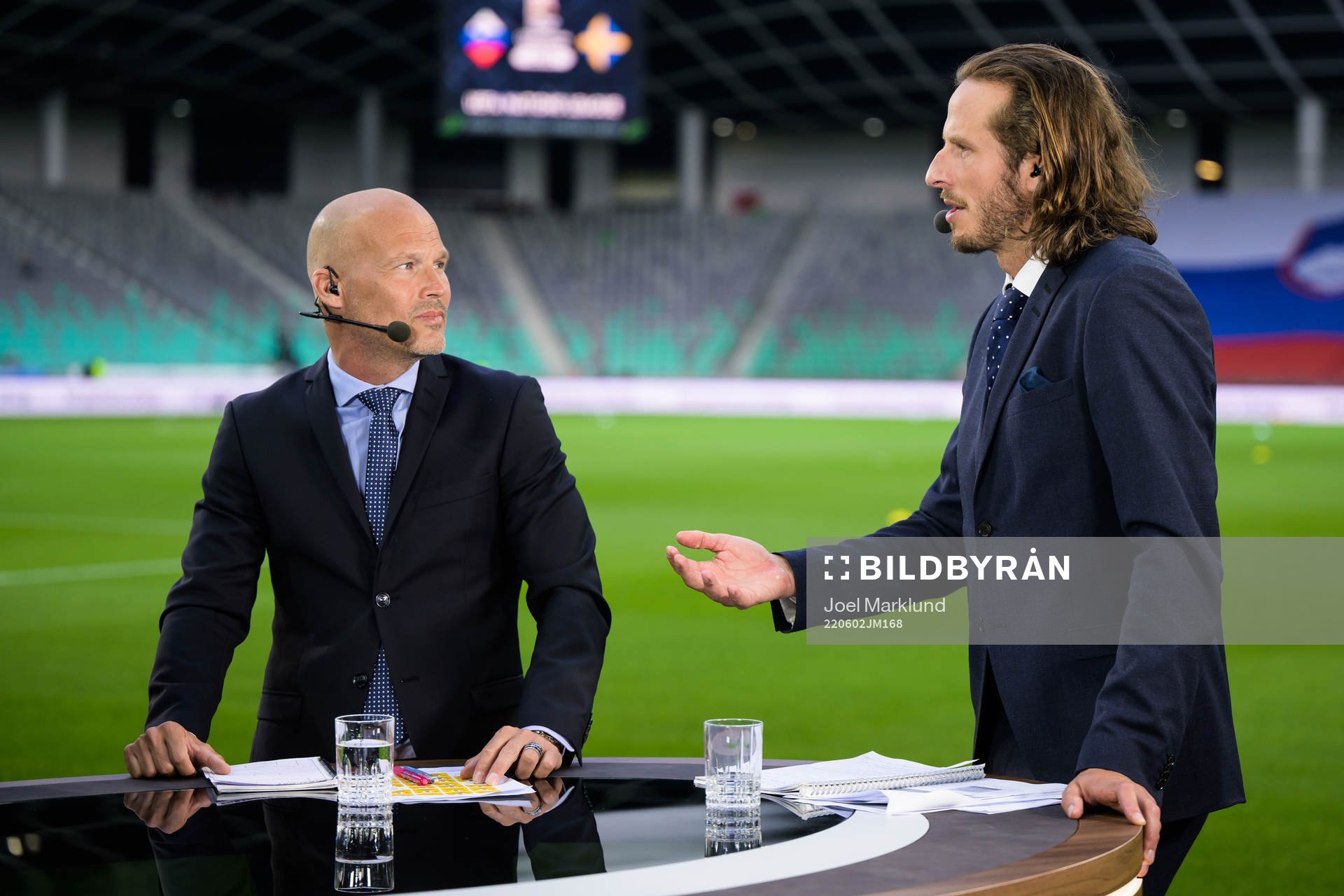Former players Fredrik Ljungberg and Jonas Olsson in the