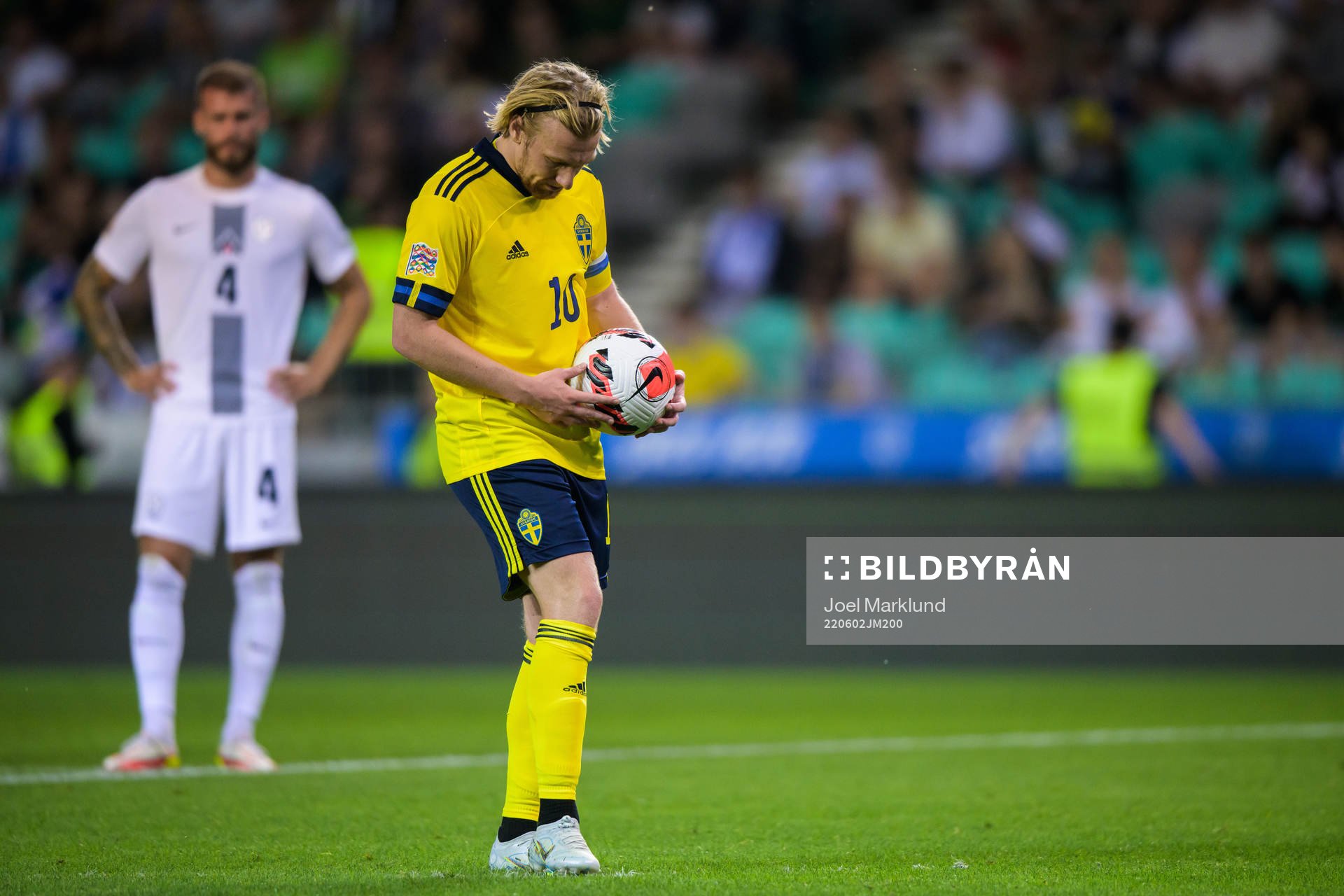 Emil Forsberg of Sweden holds the ball