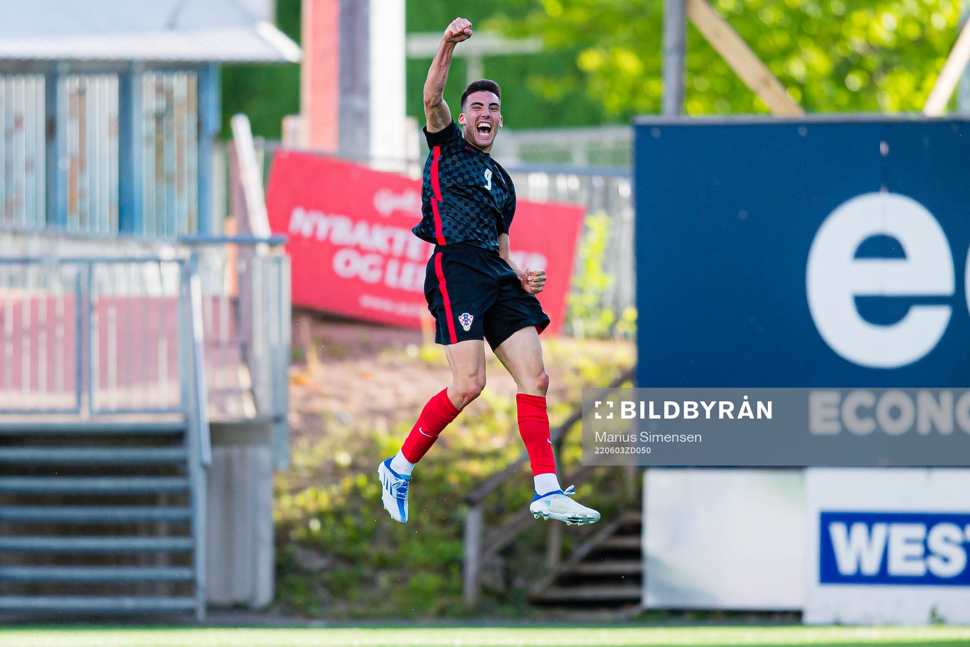 Roko Šimić of Croatia celebrates