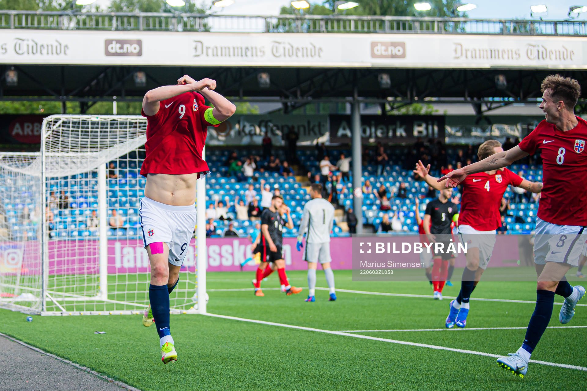 Jørgen Strand Larsen of Norway celebrates