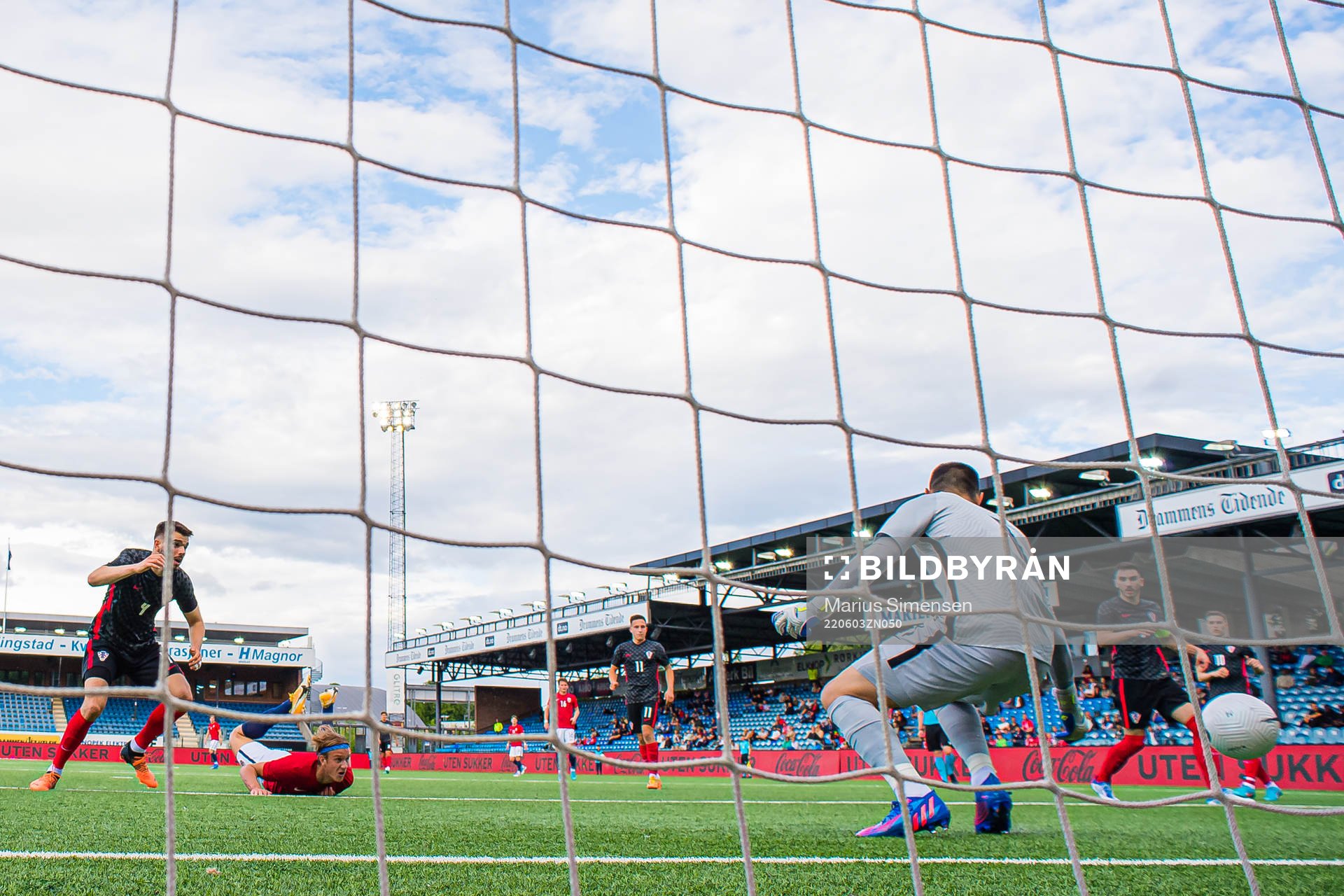 Erik Botheim of Norway scores the 1-1 goal