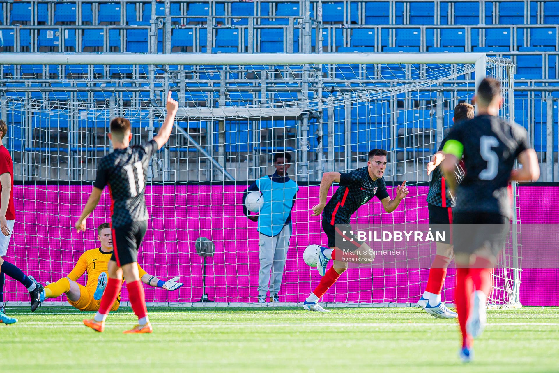 Roko Šimić of Croatia celebrates