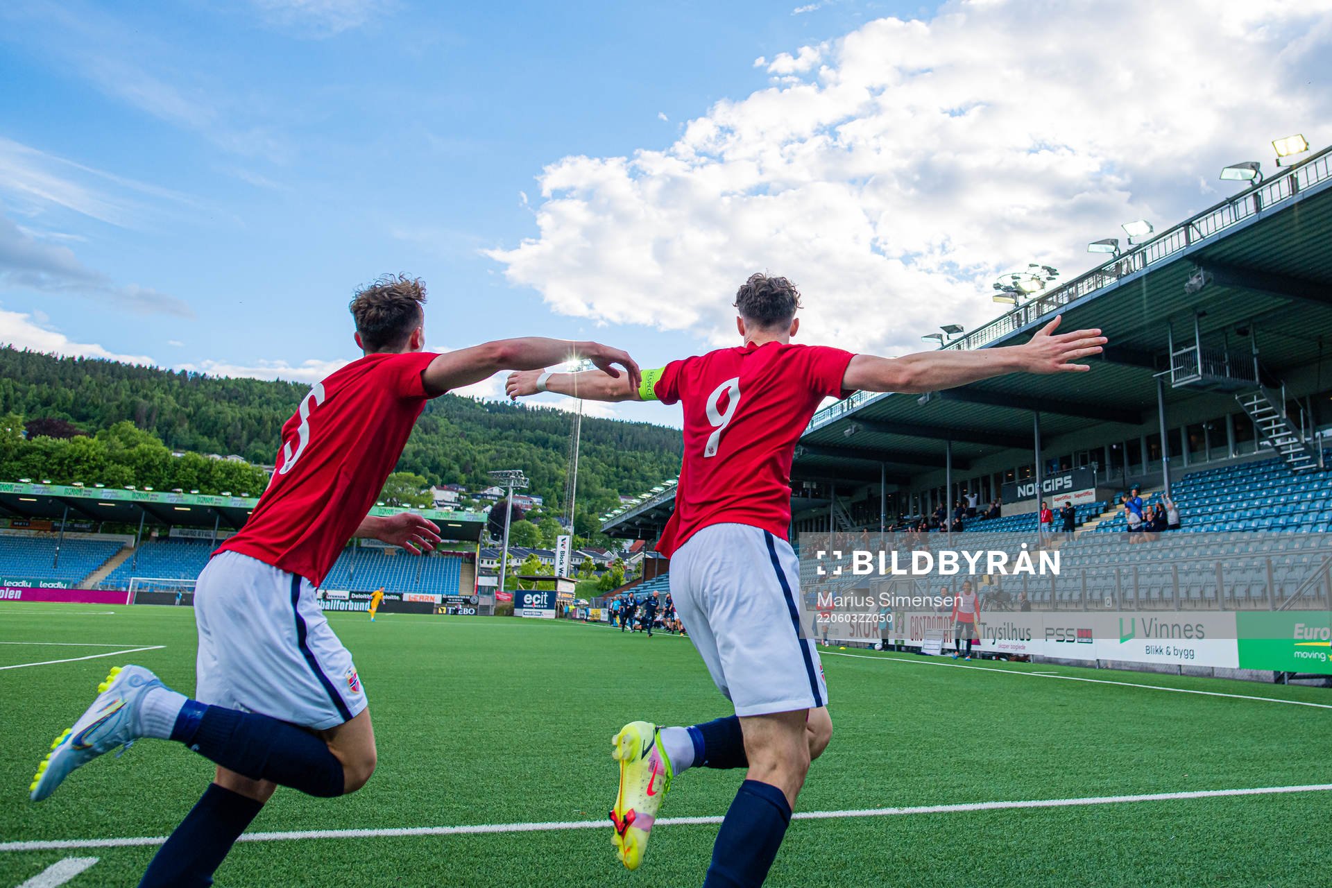 Jørgen Strand Larsen of Norway celebrates