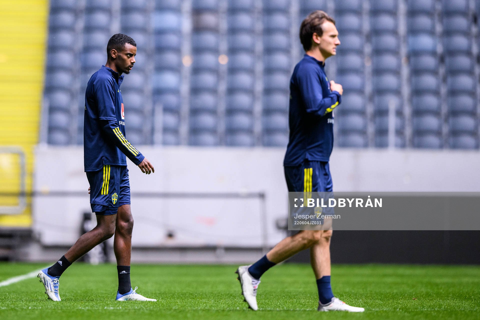 Alexander Isak and Hjalmar Ekdal of the Swedish national