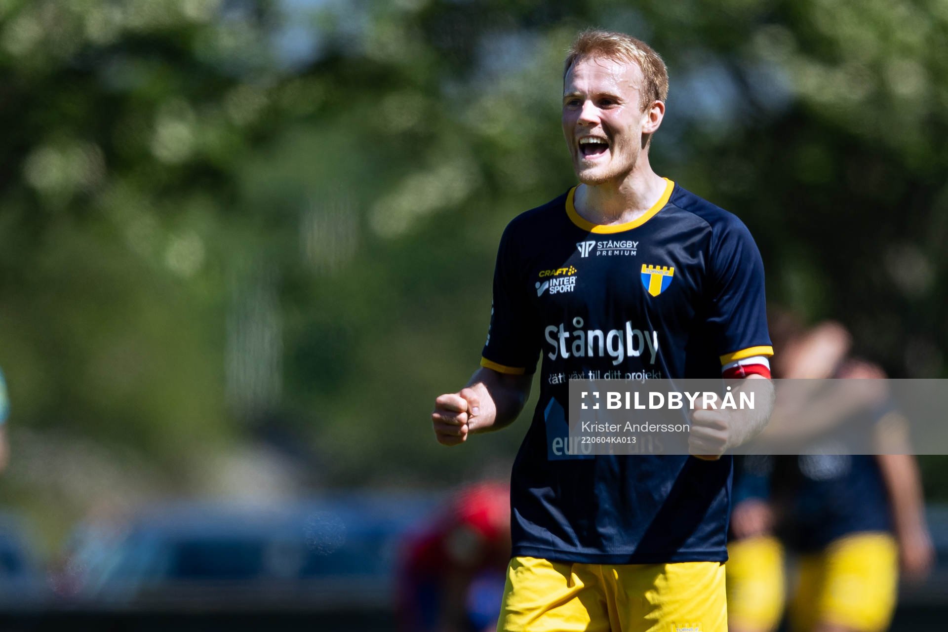 Torns Adam Olofsson jublar