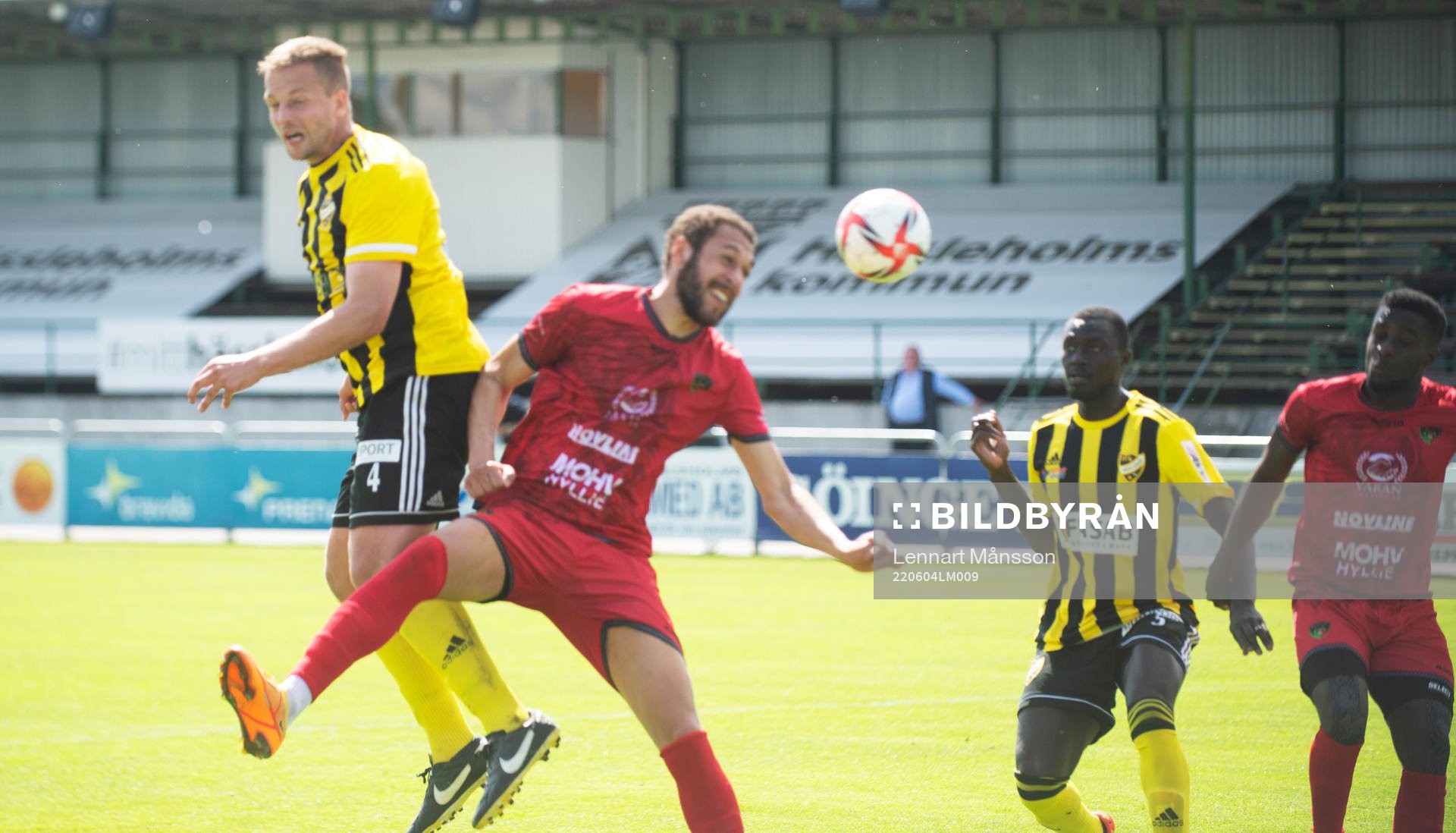 IFK Hässleholms Hampus Rydh och Mohammed Mbye i matchen i