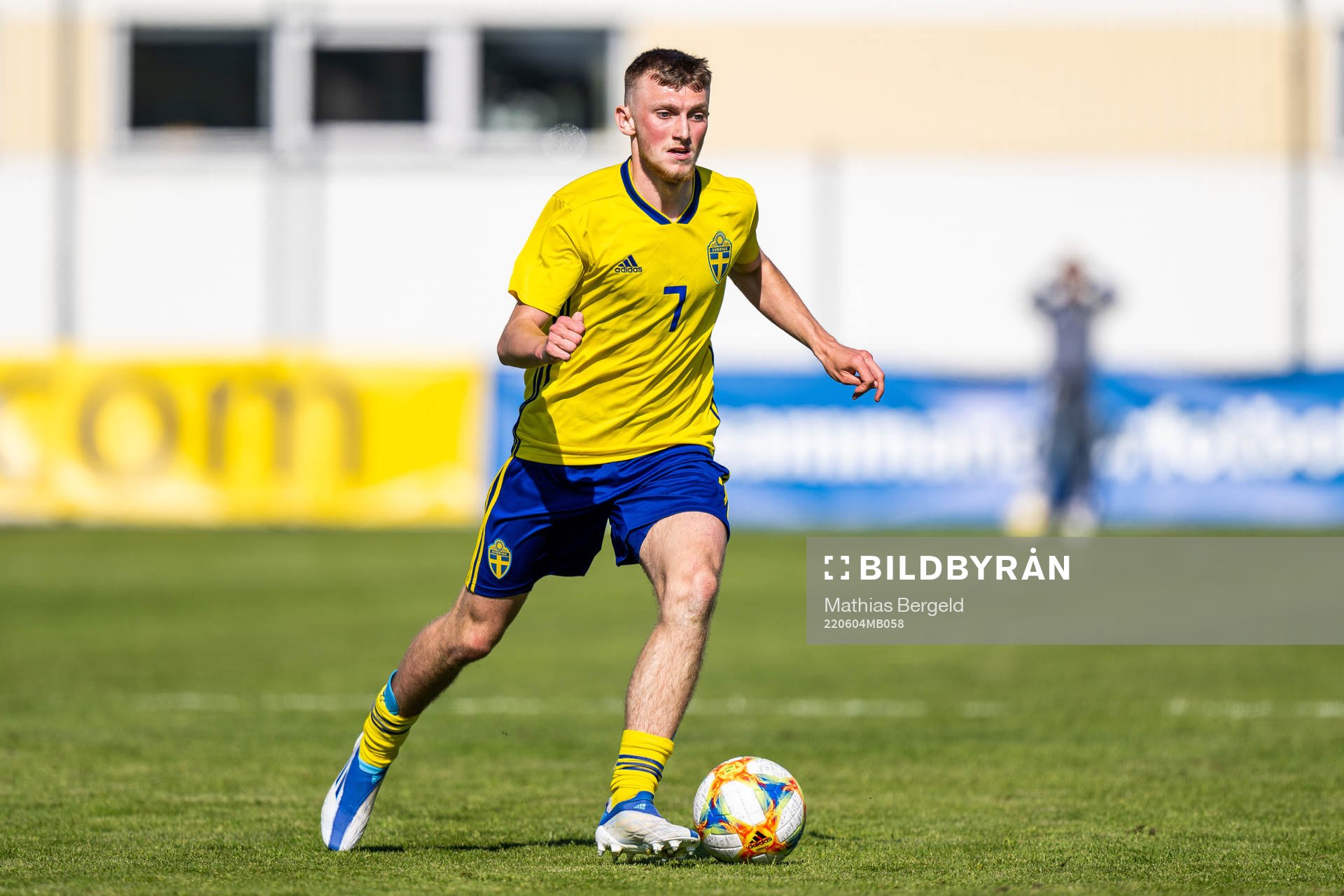 Kalle Selin Stregart Sveriges under fotbollsmatchen i trenationersturneringen för P18 mellan Sverige och Finland den 4 juni 2022 i Skene.