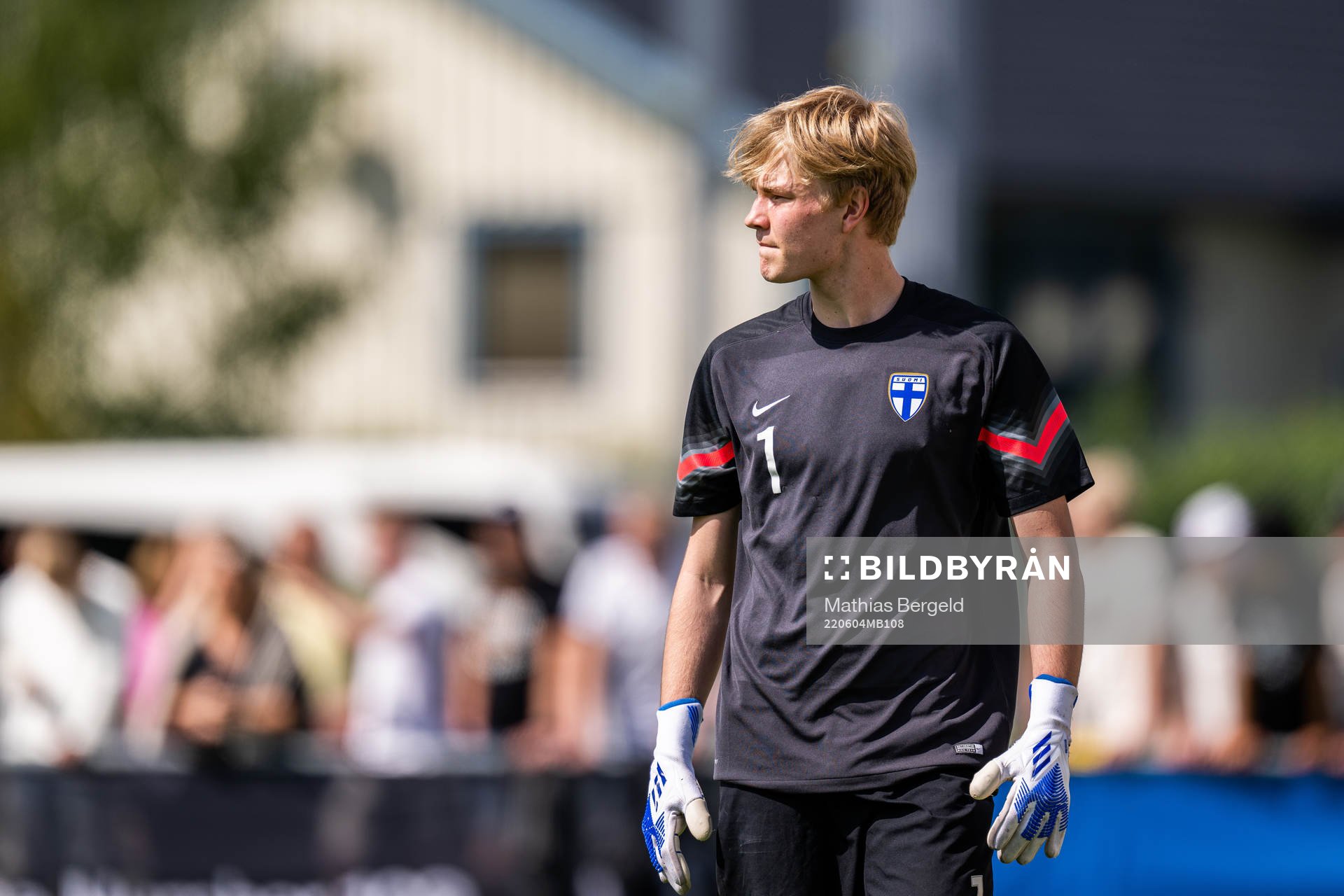 Finlands målvakt Luka Nokelainen under fotbollsmatchen i trenationersturneringen för P18 mellan Sverige och Finland den 4 juni 2022 i Skene.