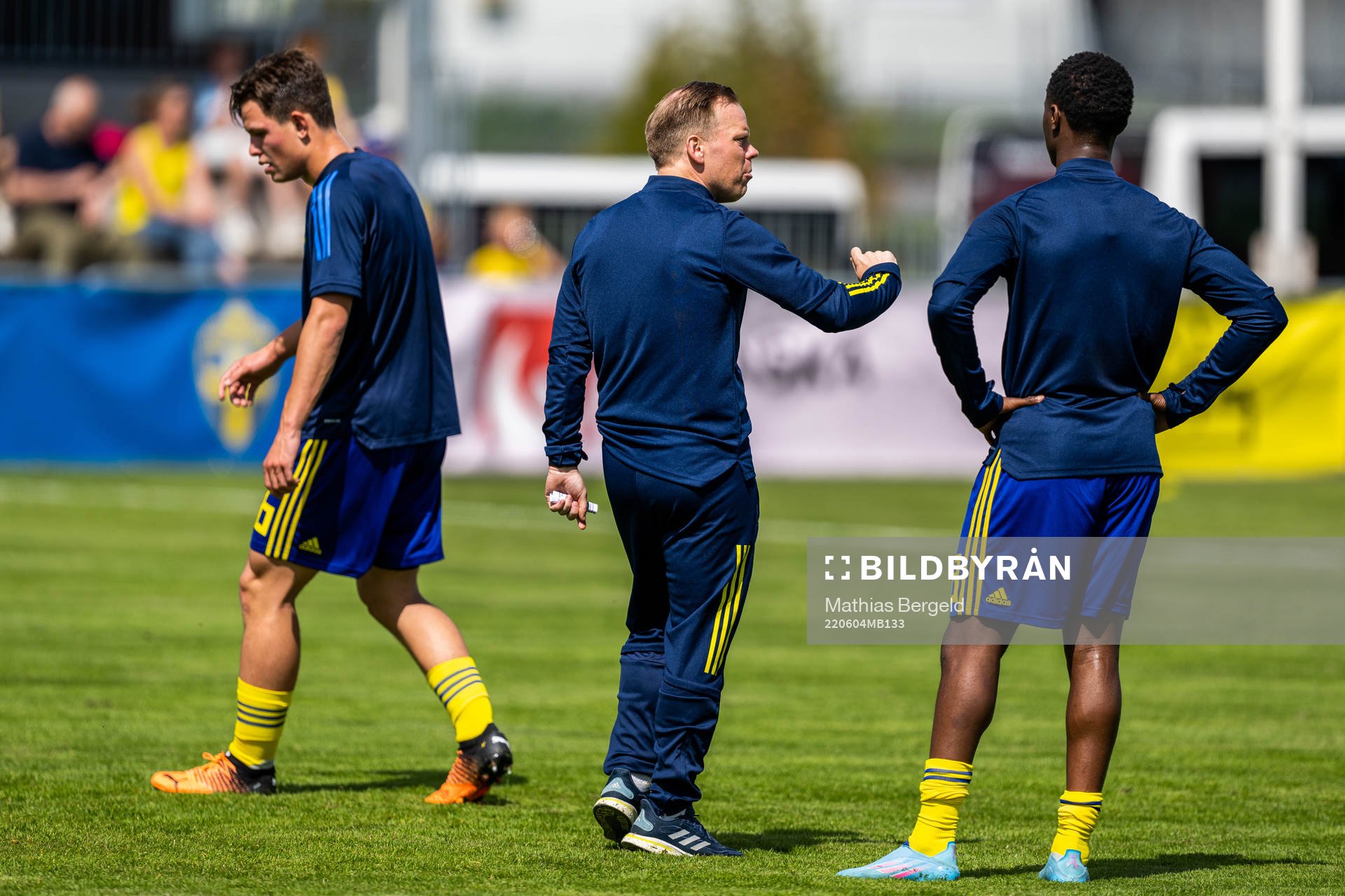Sveriges förbundskapten Viktor Eriksson och Richie Omorowa