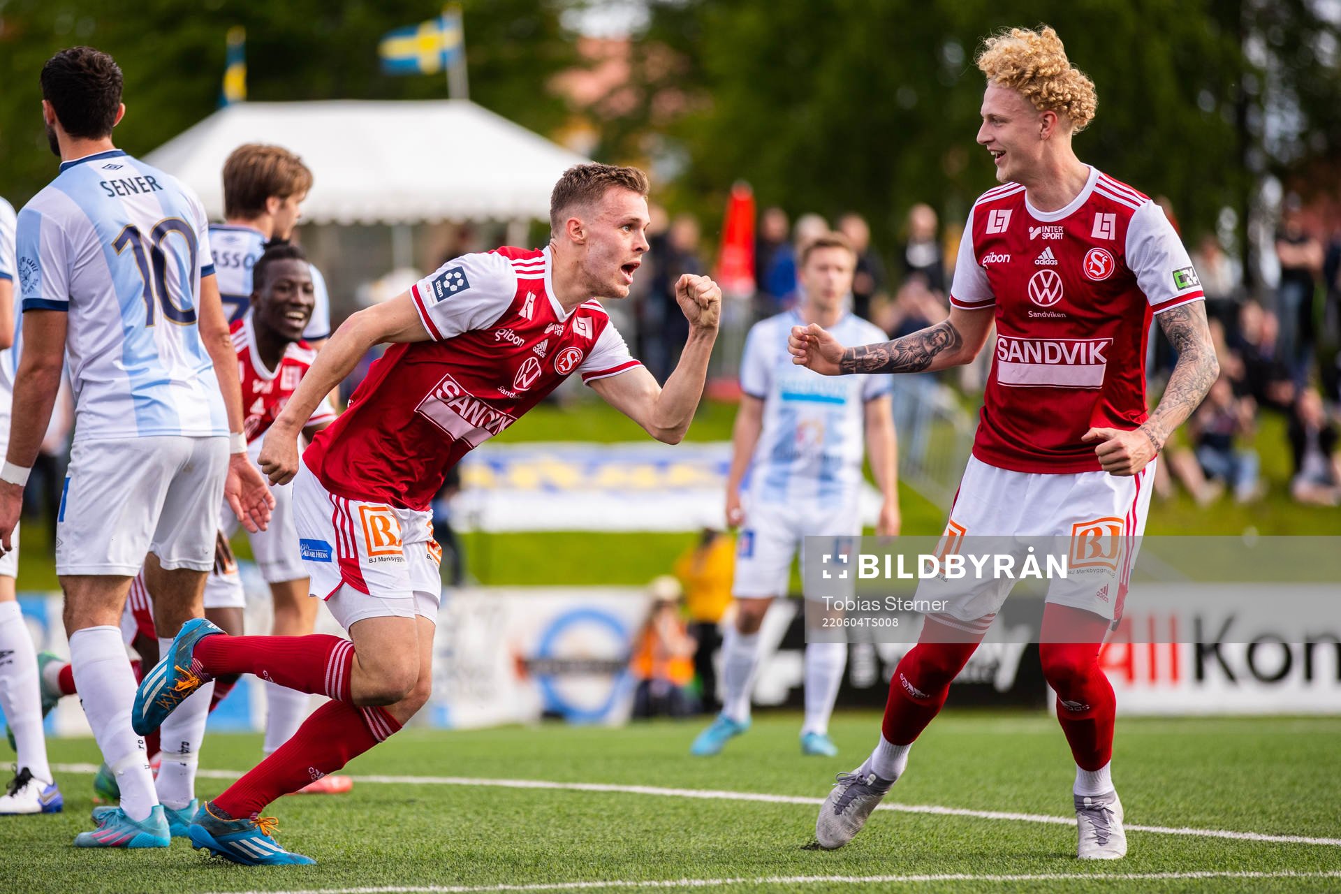Sandvikens Daniel Söderberg jublar