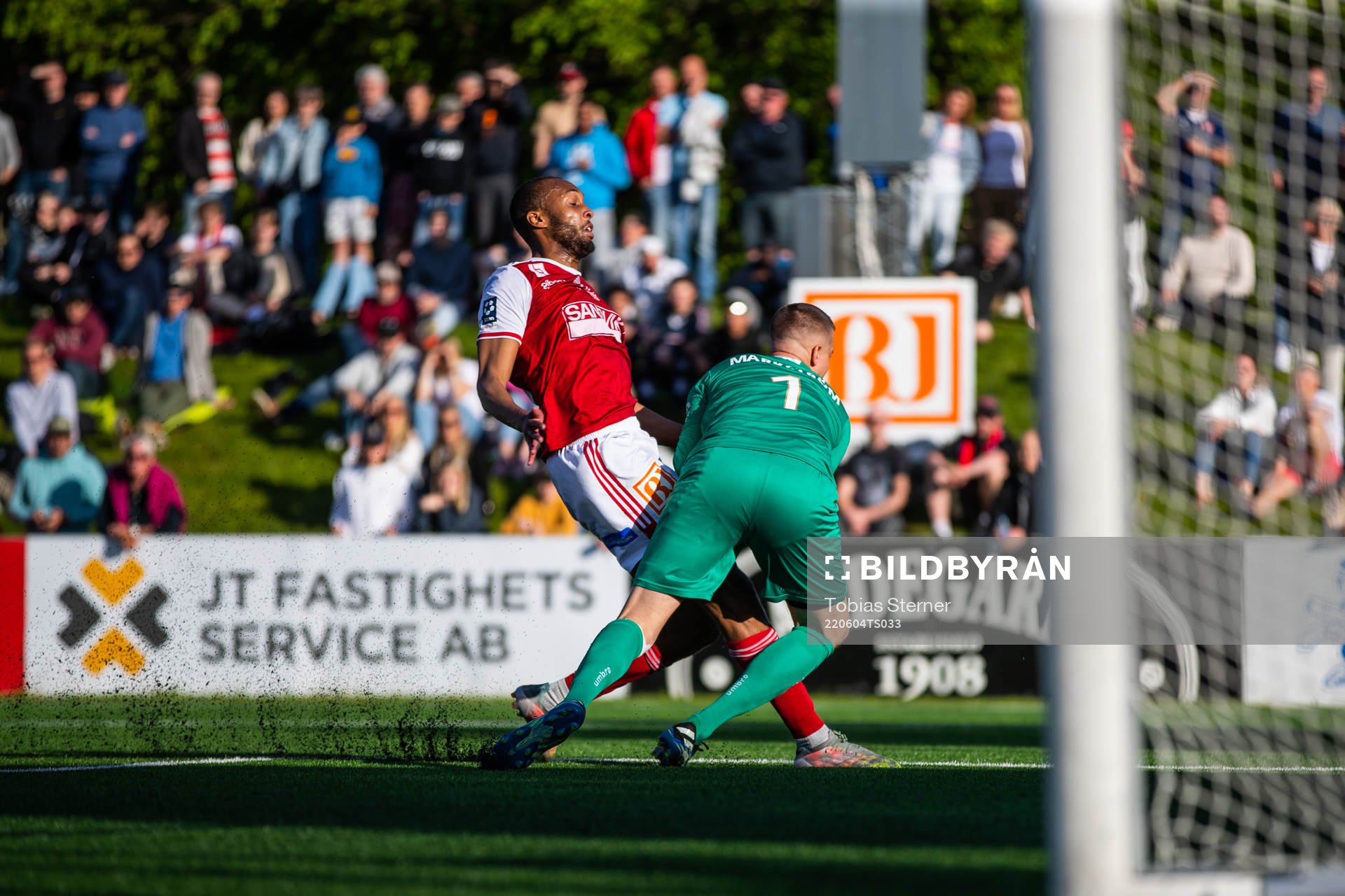 Sandvikens Jabir Abdihakim Ali och Gefles Tim Markström