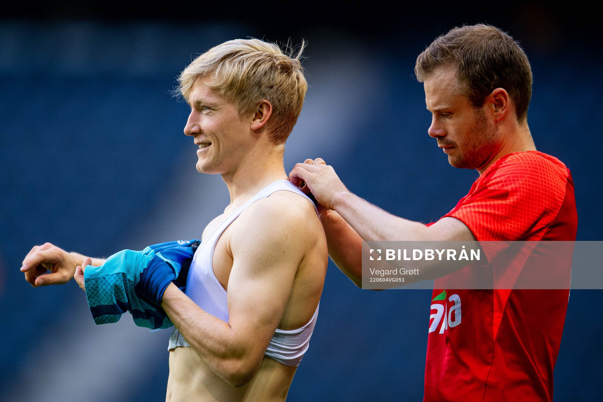 Birger Meling and Erik Hulleberg, kit manager of the Norwegian national football team, during a training session on June 4, 2022 in Stockholm.