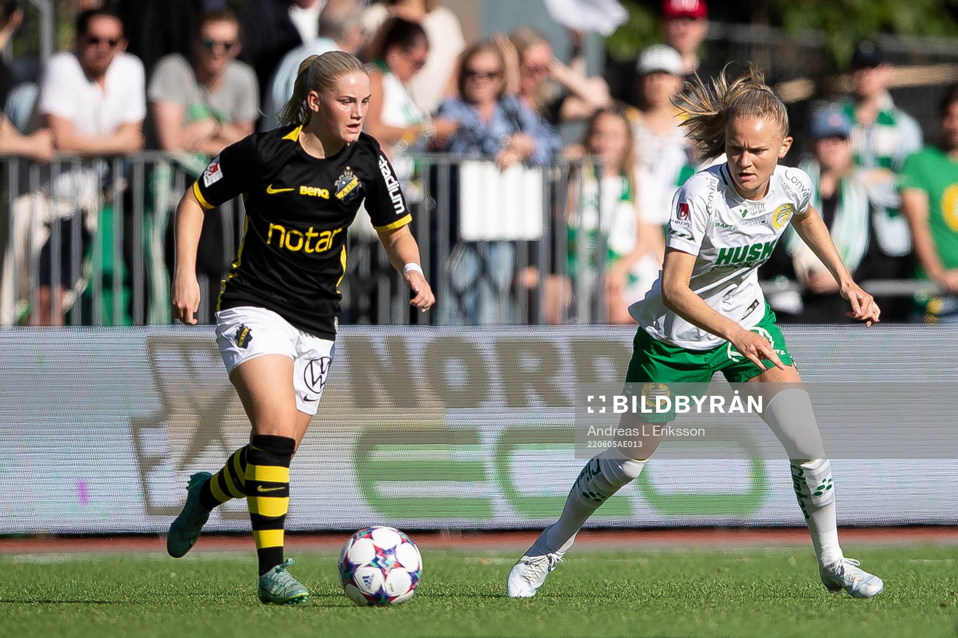 s Emelie Jansson och Hammarbys Matilda Vinberg