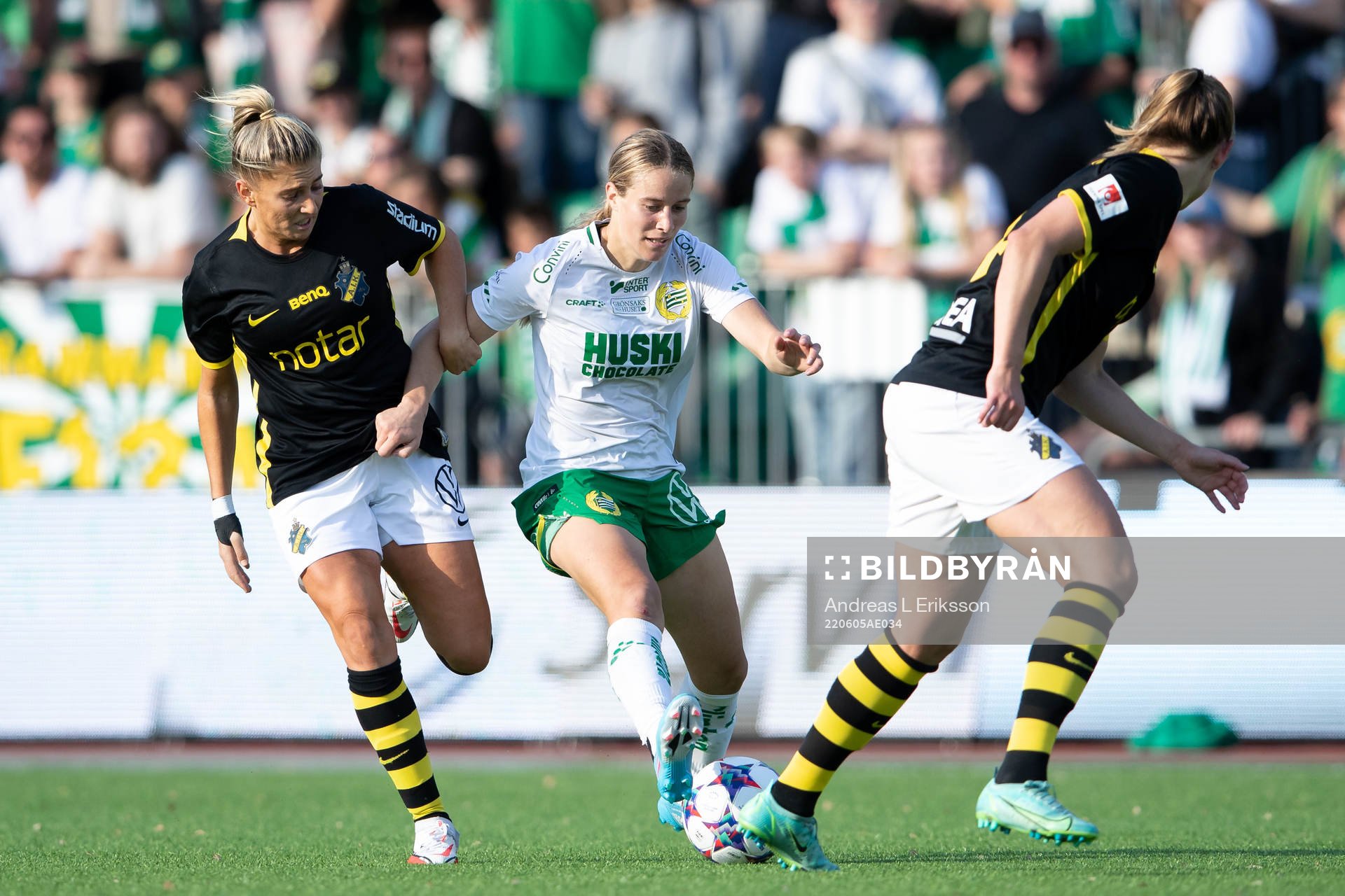 s Remy Siemsen och Hammarbys Courtney Nevin