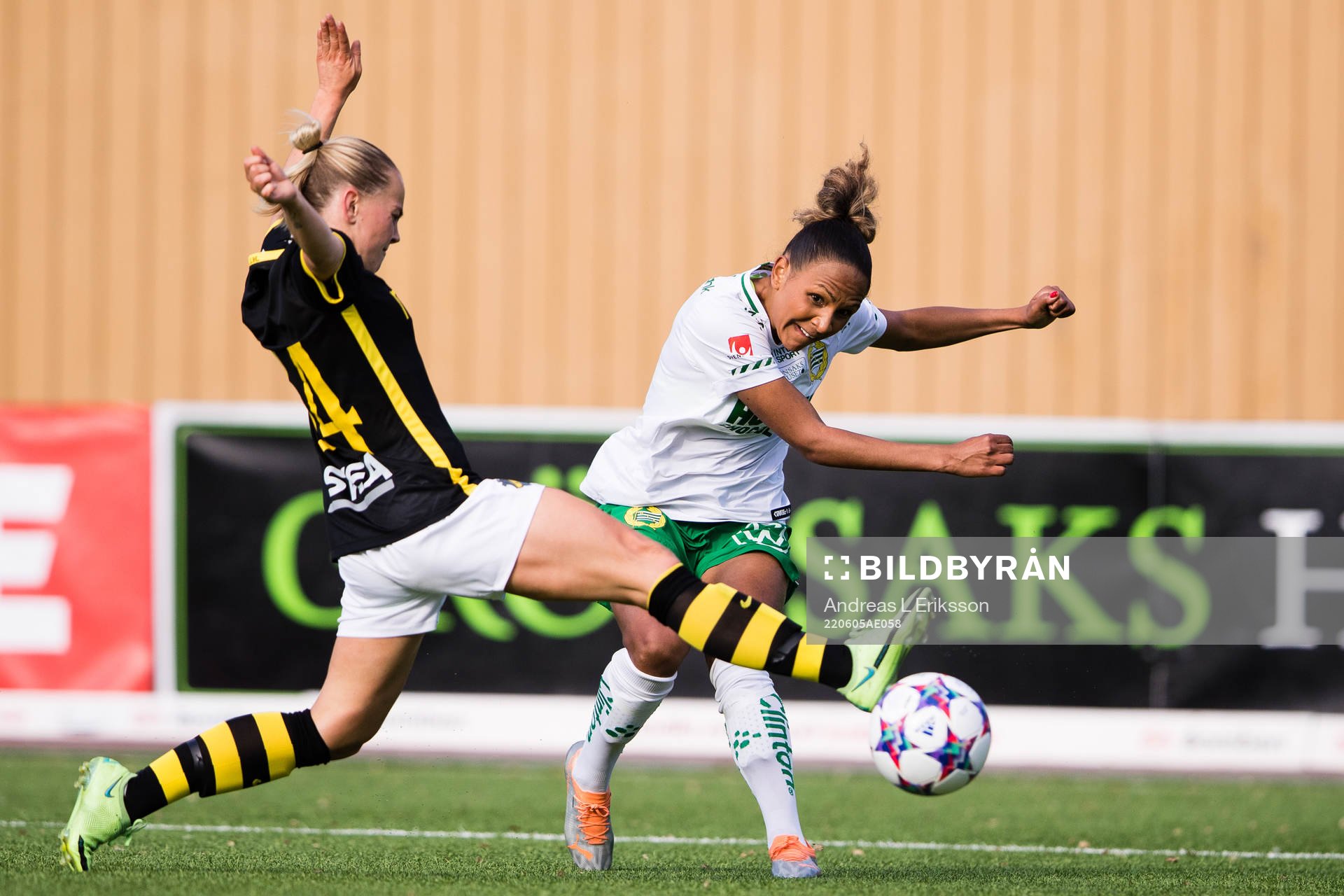 s Agnes Nyberg och Hammarbys Madelen Janogy