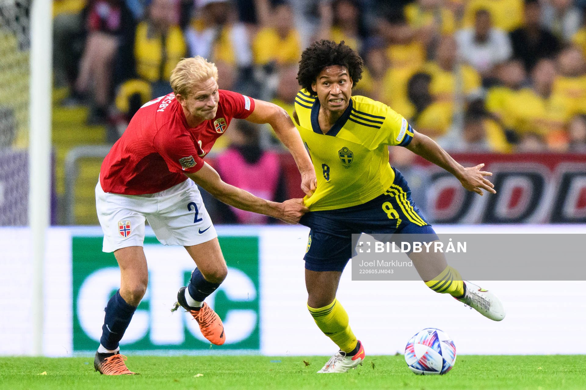 Morten Thorsby of Norway and Jens Cajuste of Sweden