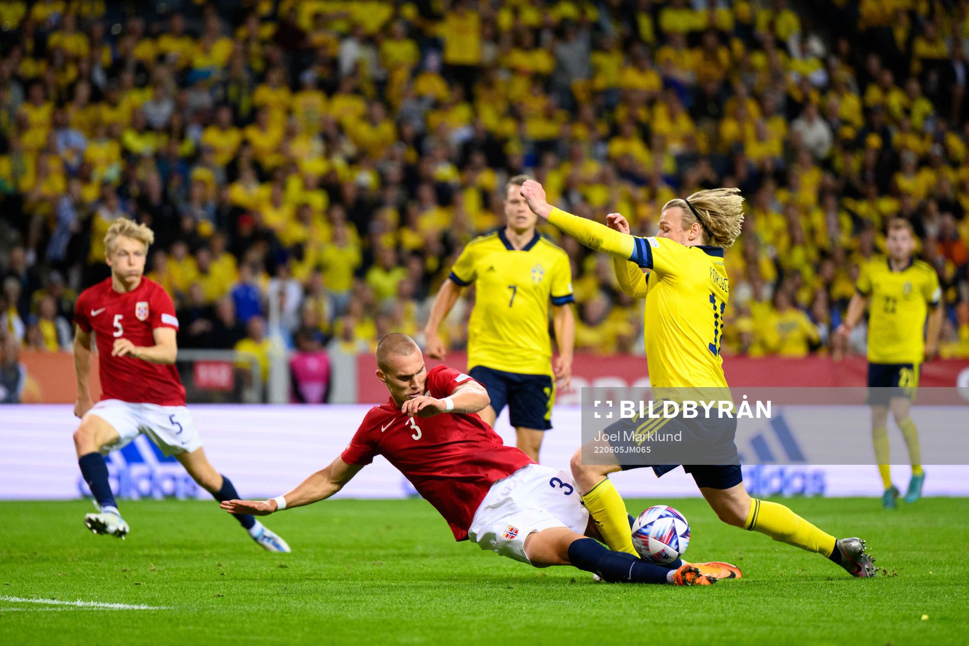 Leo Skiri Østigård of Norway and Emil Forsberg of Sweden