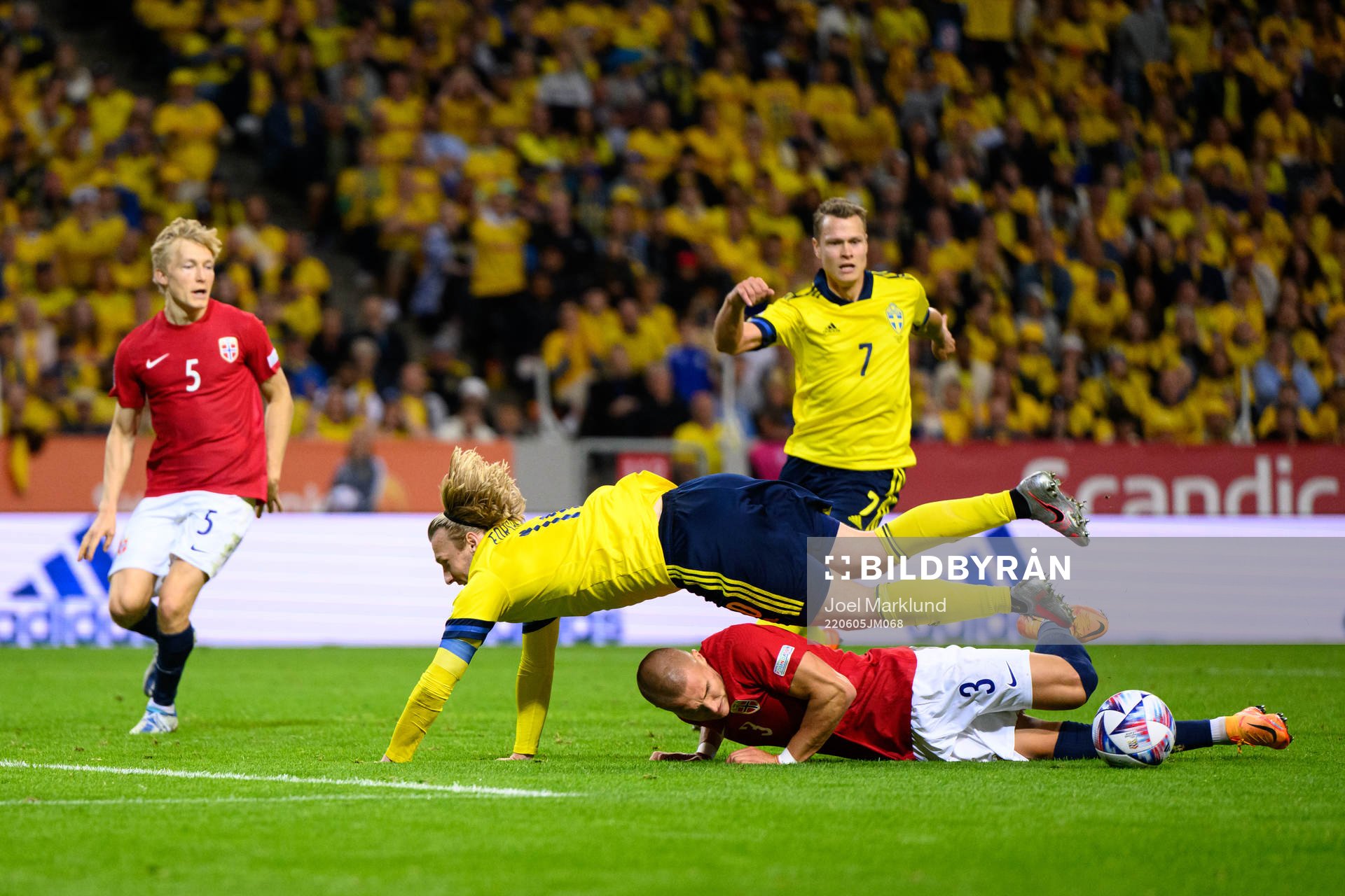 Leo Skiri Østigård of Norway and Emil Forsberg of Sweden