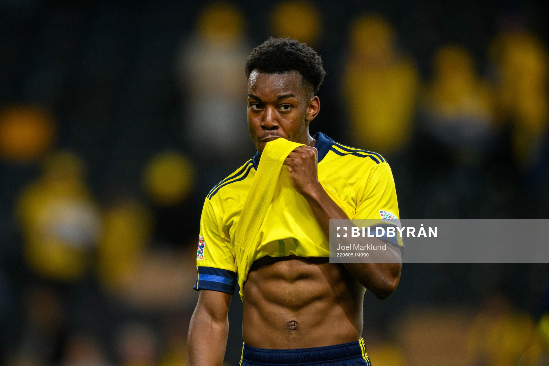 Anthony Elanga of Sweden looks dejected