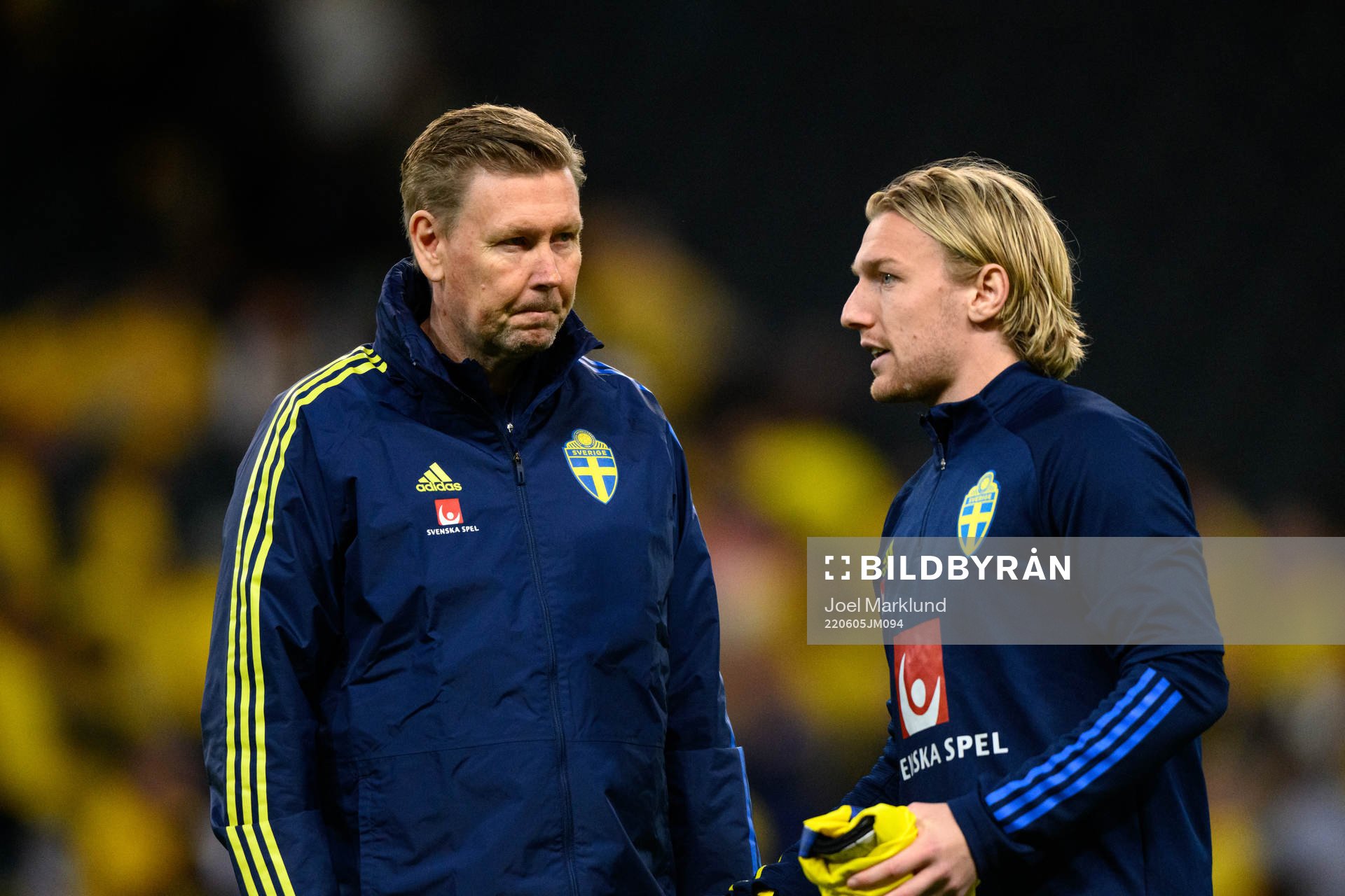 Assistant coach Peter Wettergren and Emil Forsberg of Sweden