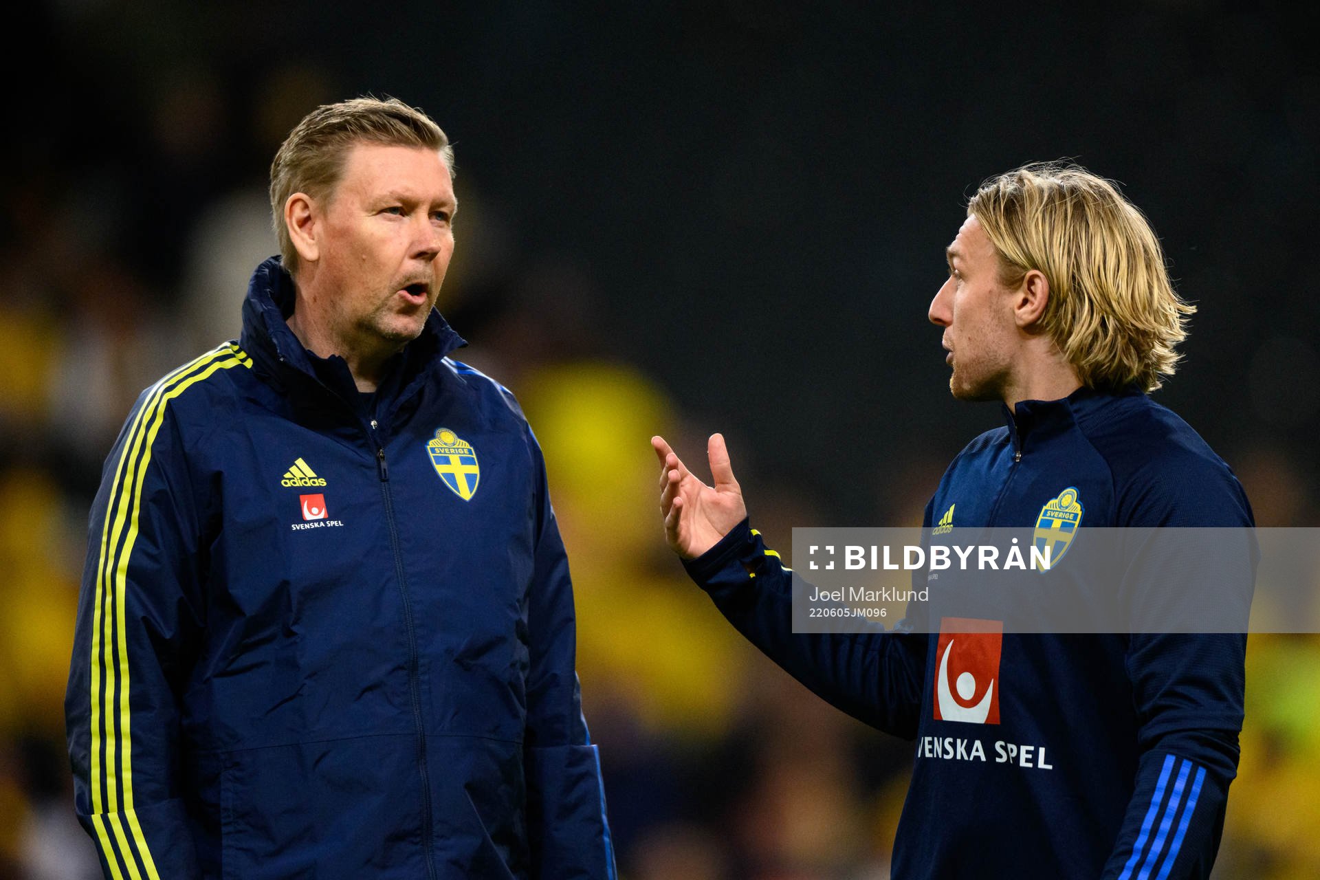 Assistant coach Peter Wettergren and Emil Forsberg of Sweden
