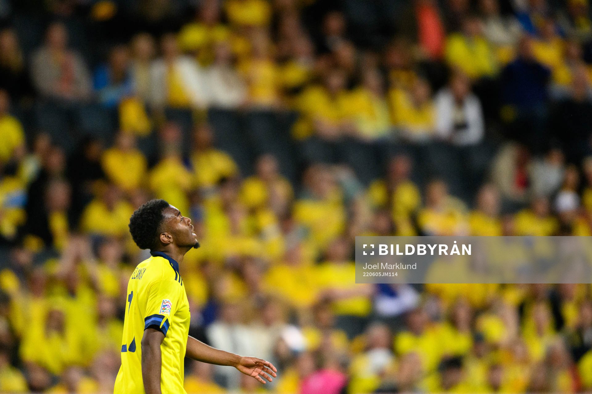 Anthony Elanga of Sweden looks dejected