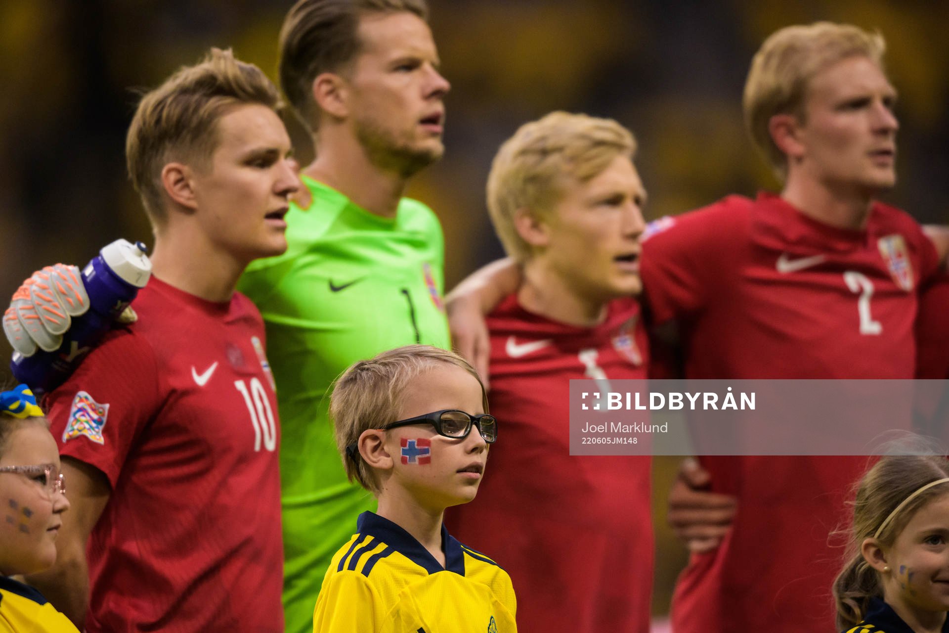 A player escort with a Norwegian flag painted