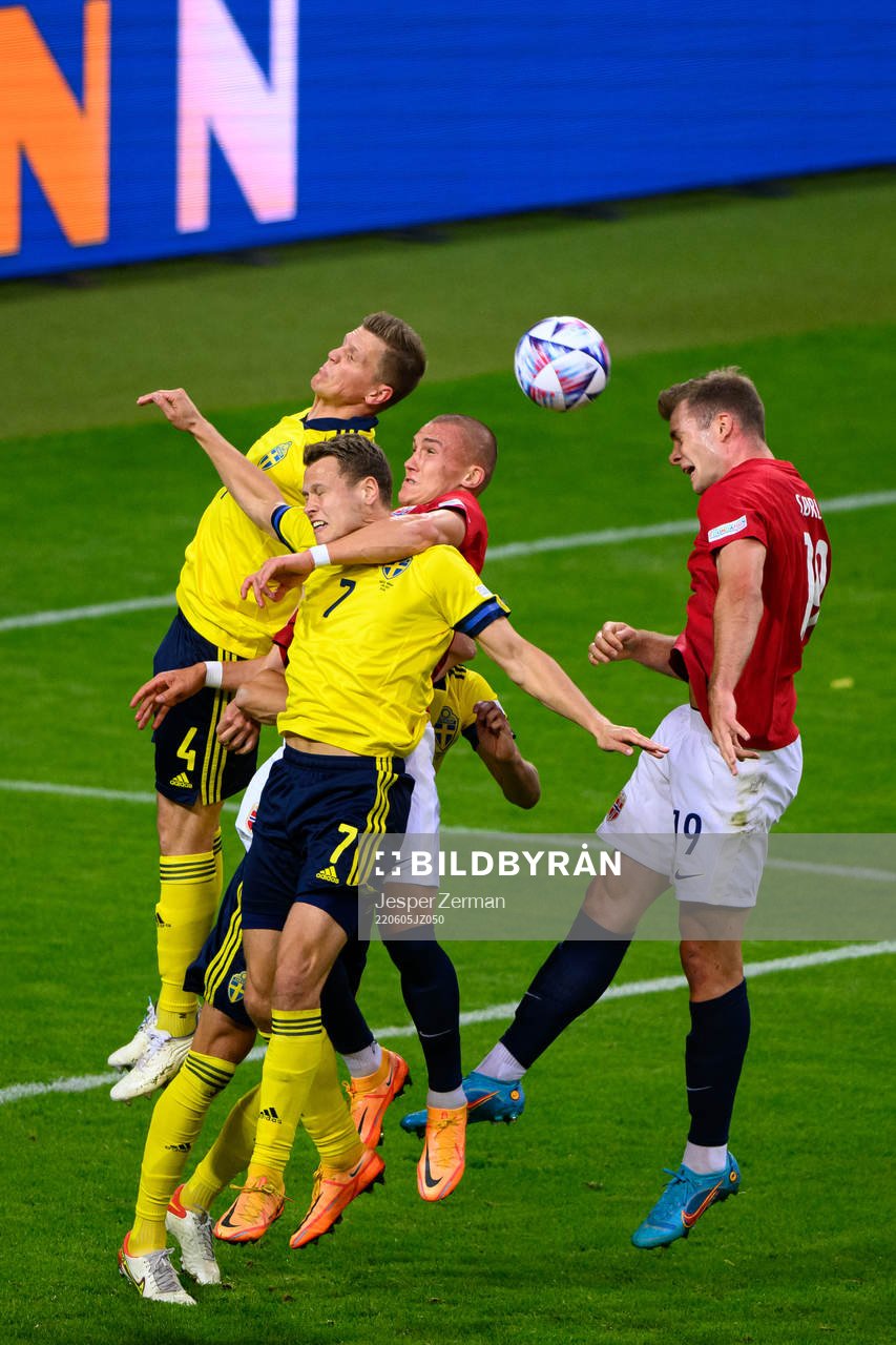 Joakim Nilsson and Viktor Claesson of Sweden against Leo