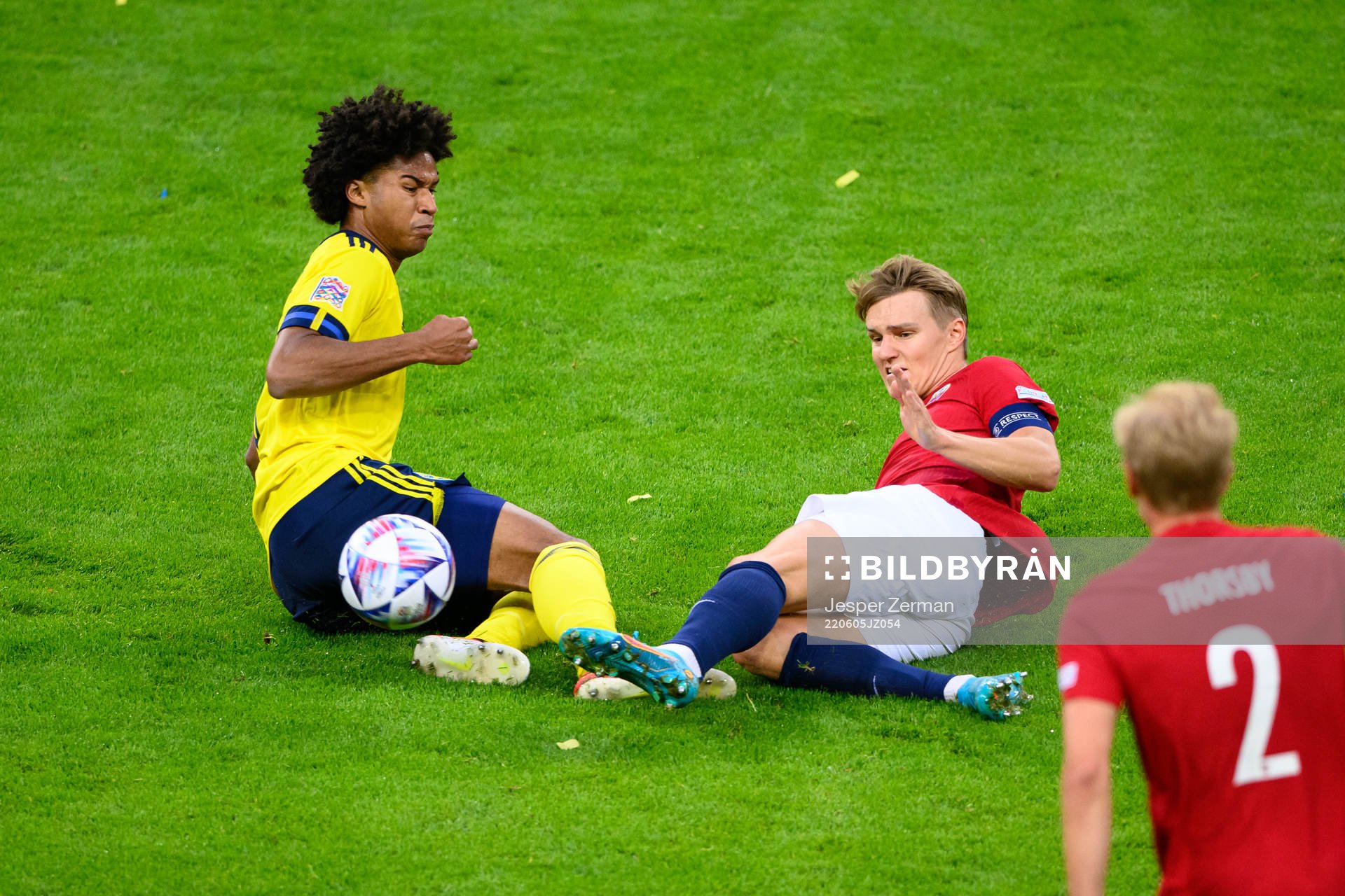 Jens Cajuste of Sweden and Martin Ødegaard of Norway