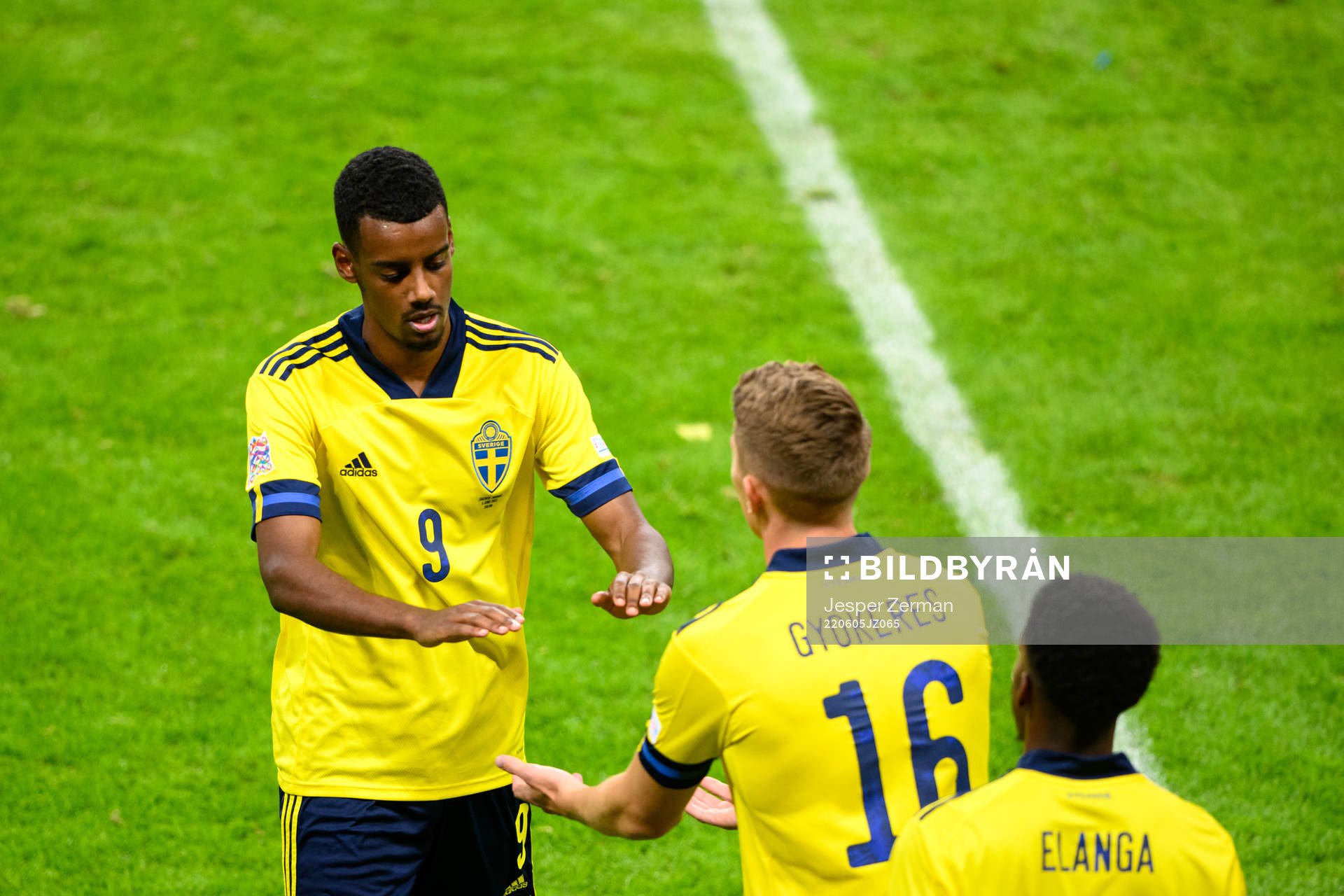 Alexander Isak of Sweden is replaced by Viktor Gyökeres