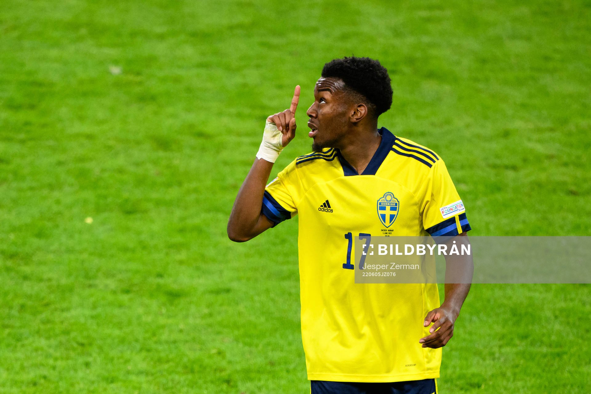 Anthony Elanga of Sweden celebrates