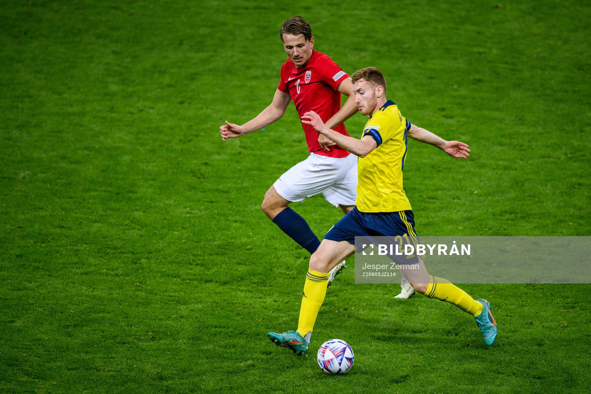 Sander Berge of Norway and Dejan Kulusevski of Sweden