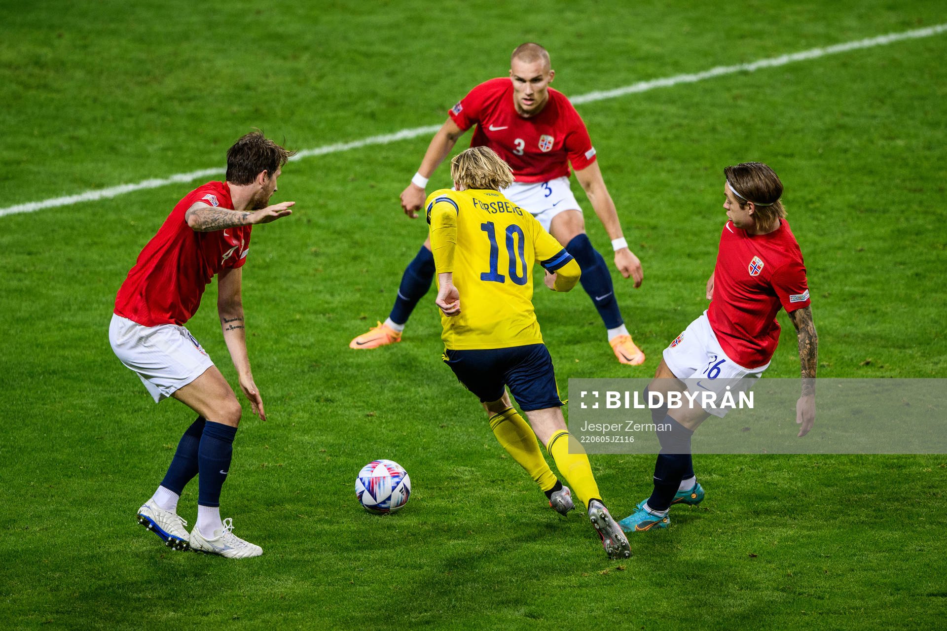 Emil Forsberg of Sweden against Stefan Strandberg, Leo