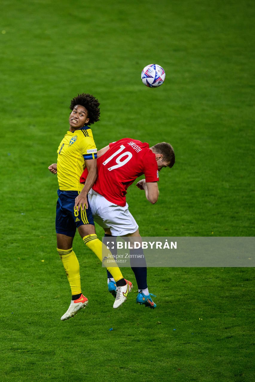 Jens Cajuste of Sweden and Alexander Sørloth of Norway