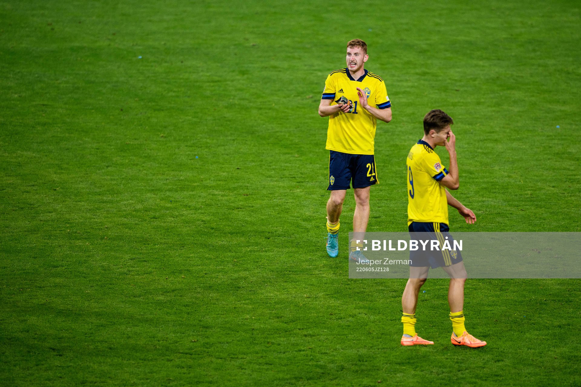 Dejan Kulusevski and Mattias Svanberg of Sweden