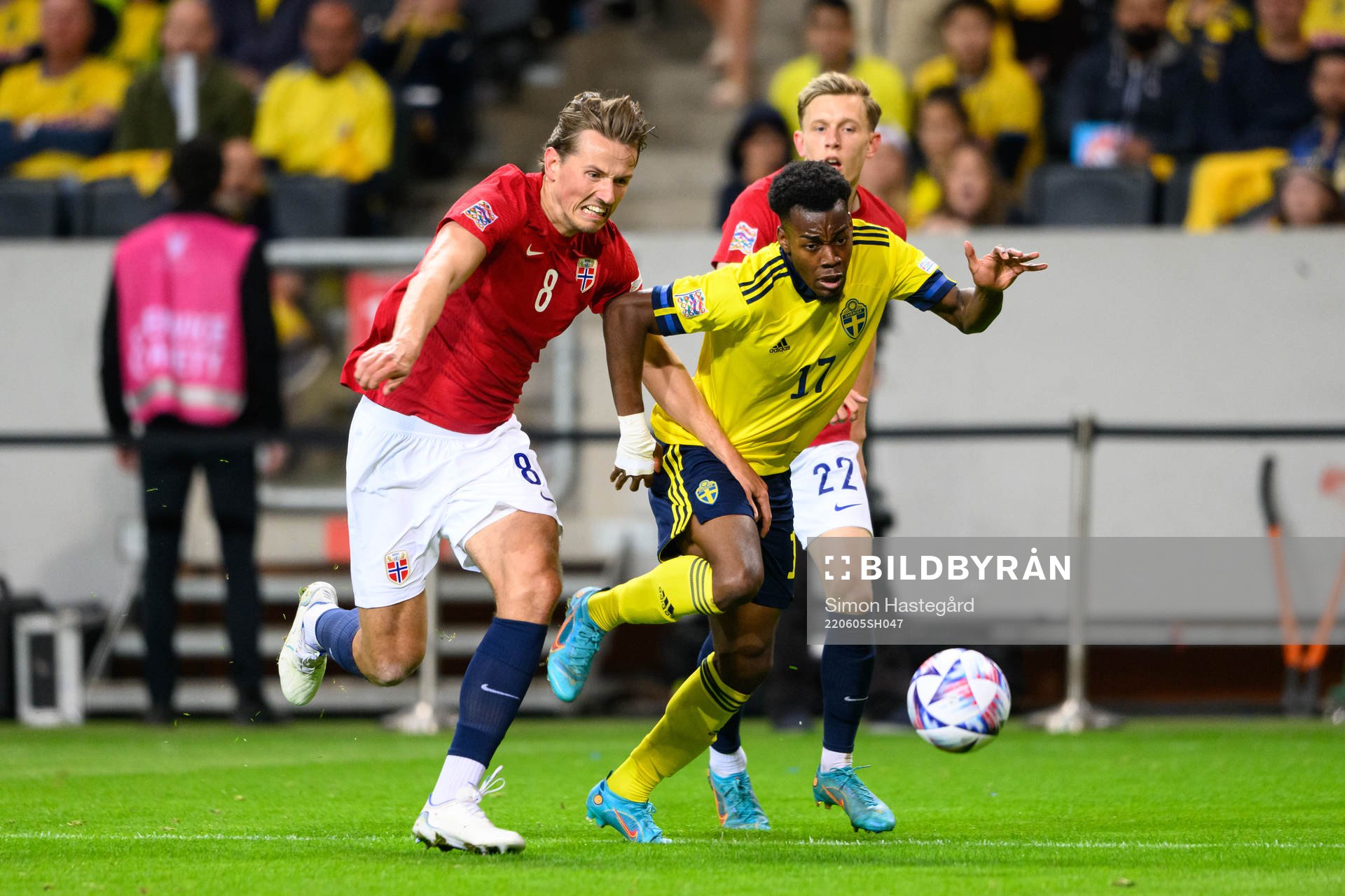 Sander Berge of Norway and Anthony Elanga of Sweden