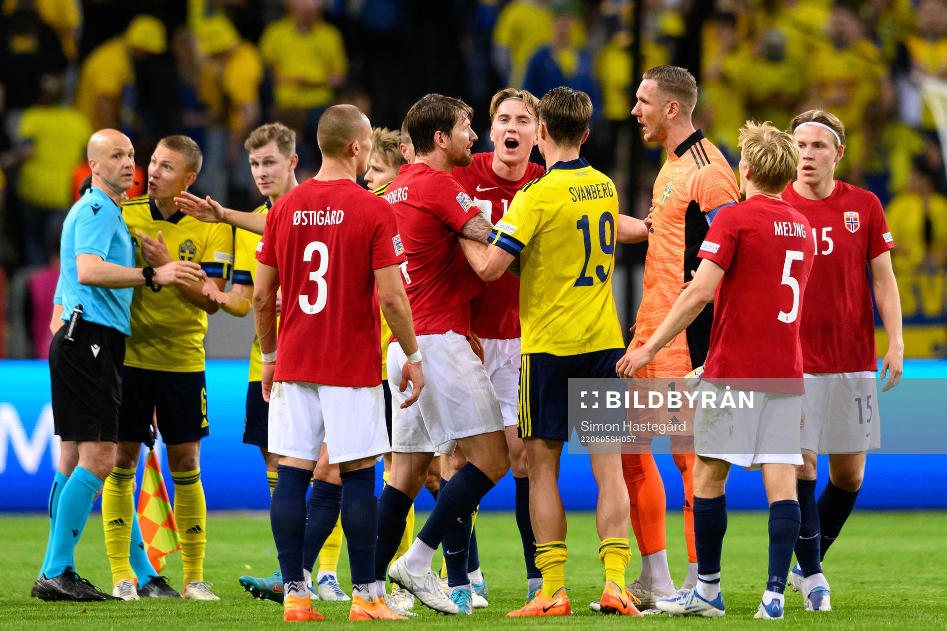 Players of Norway and of Sweden reacts